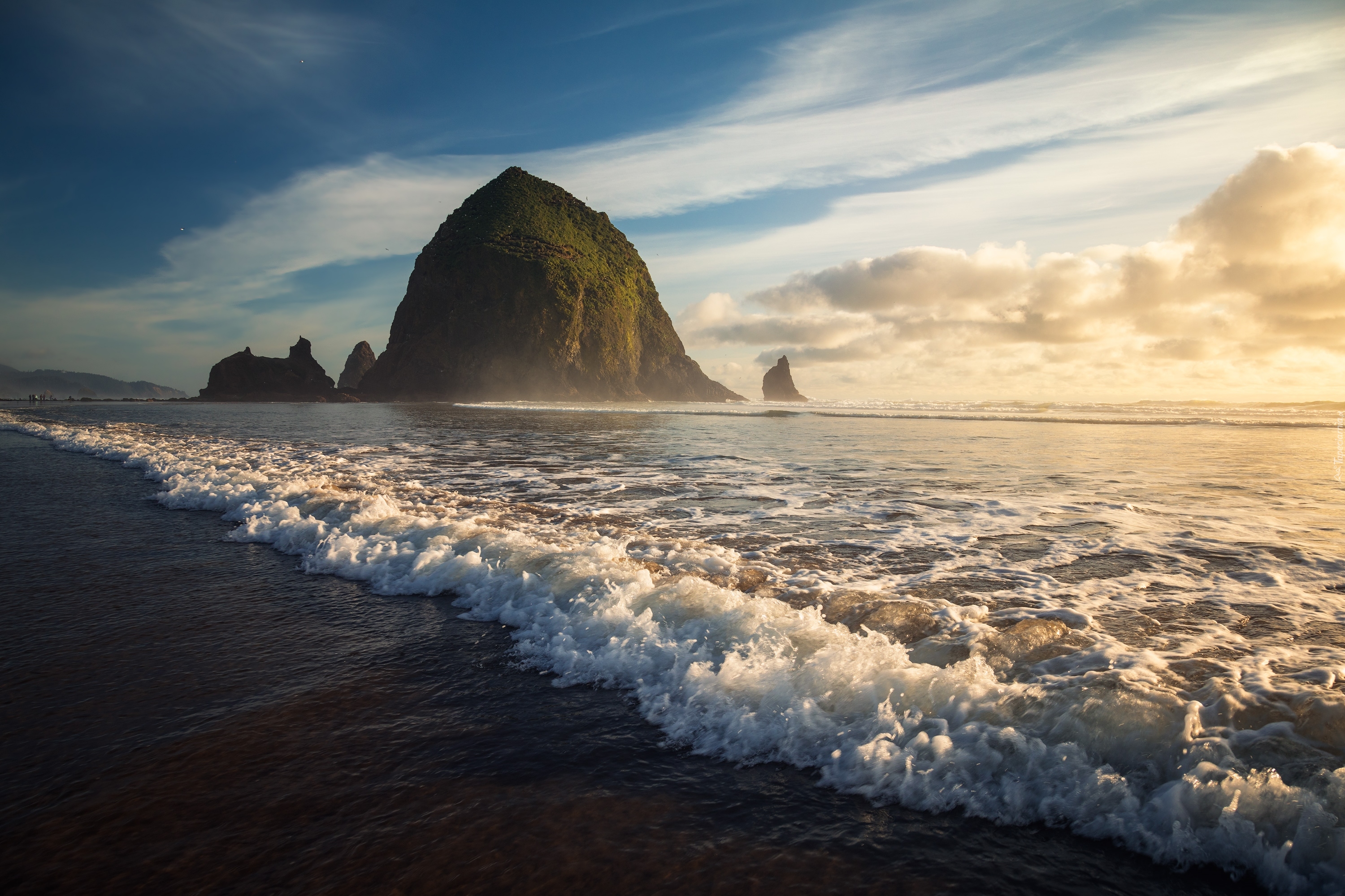 Morze, Skała Haystack Rock, Fale, Cannon Beach, Stan Oregon, Stany Zjednoczone