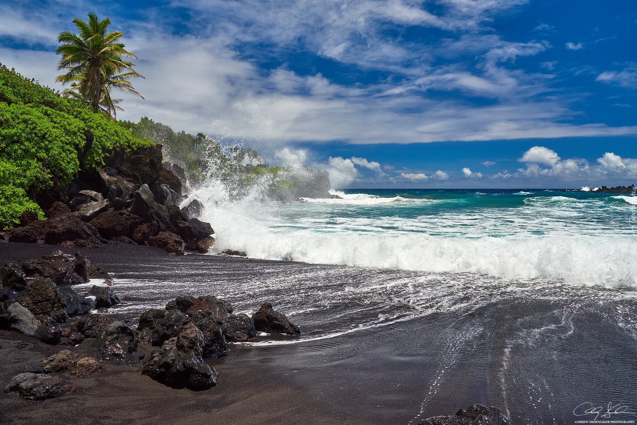Hawaje, Wyspa Maui, Waianapanapa State Park, Morze, Fale, Palmy, Chmury, Kamienie