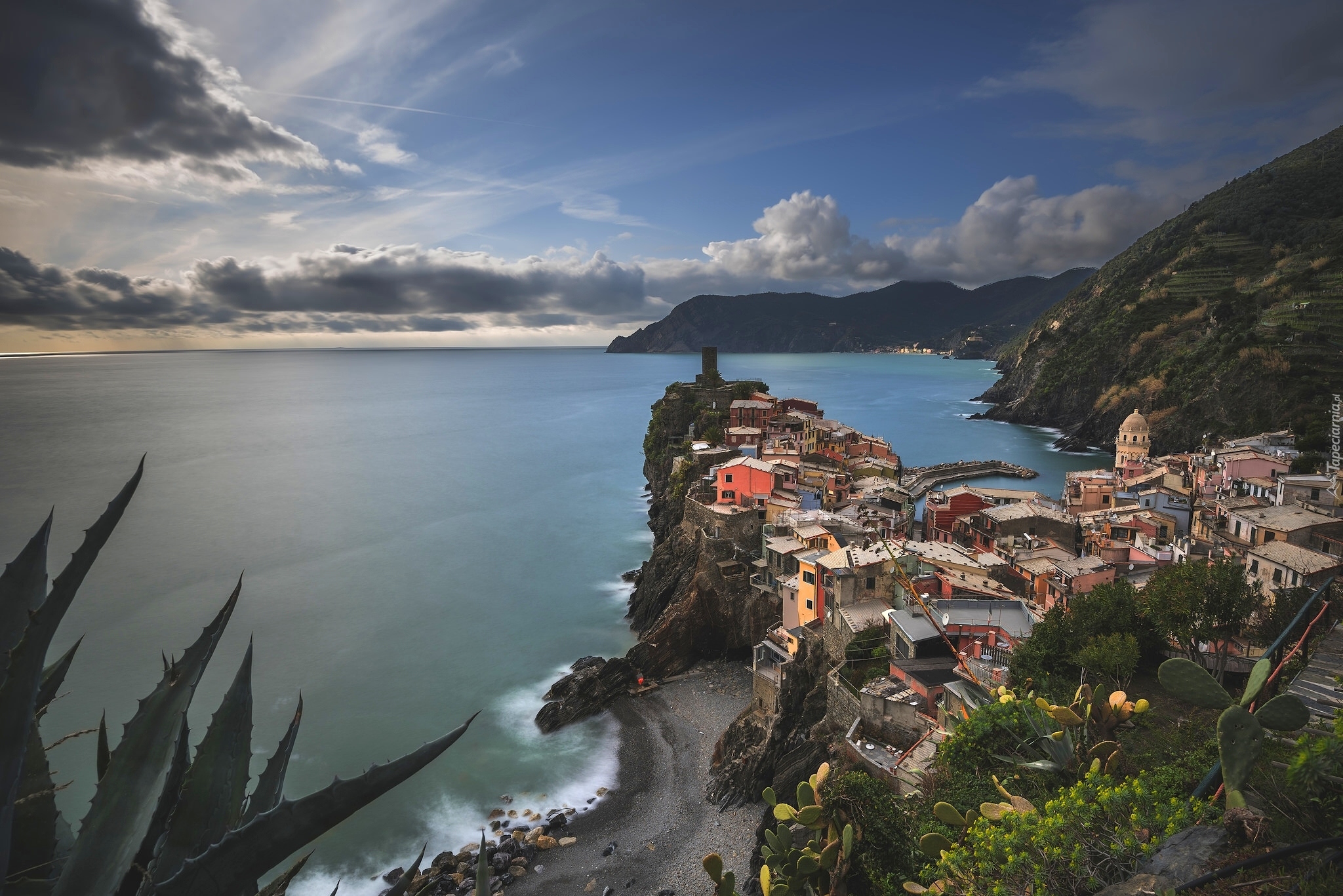 Włochy, Liguria, Vernazza, Wybrzeże, Domy, Morze
