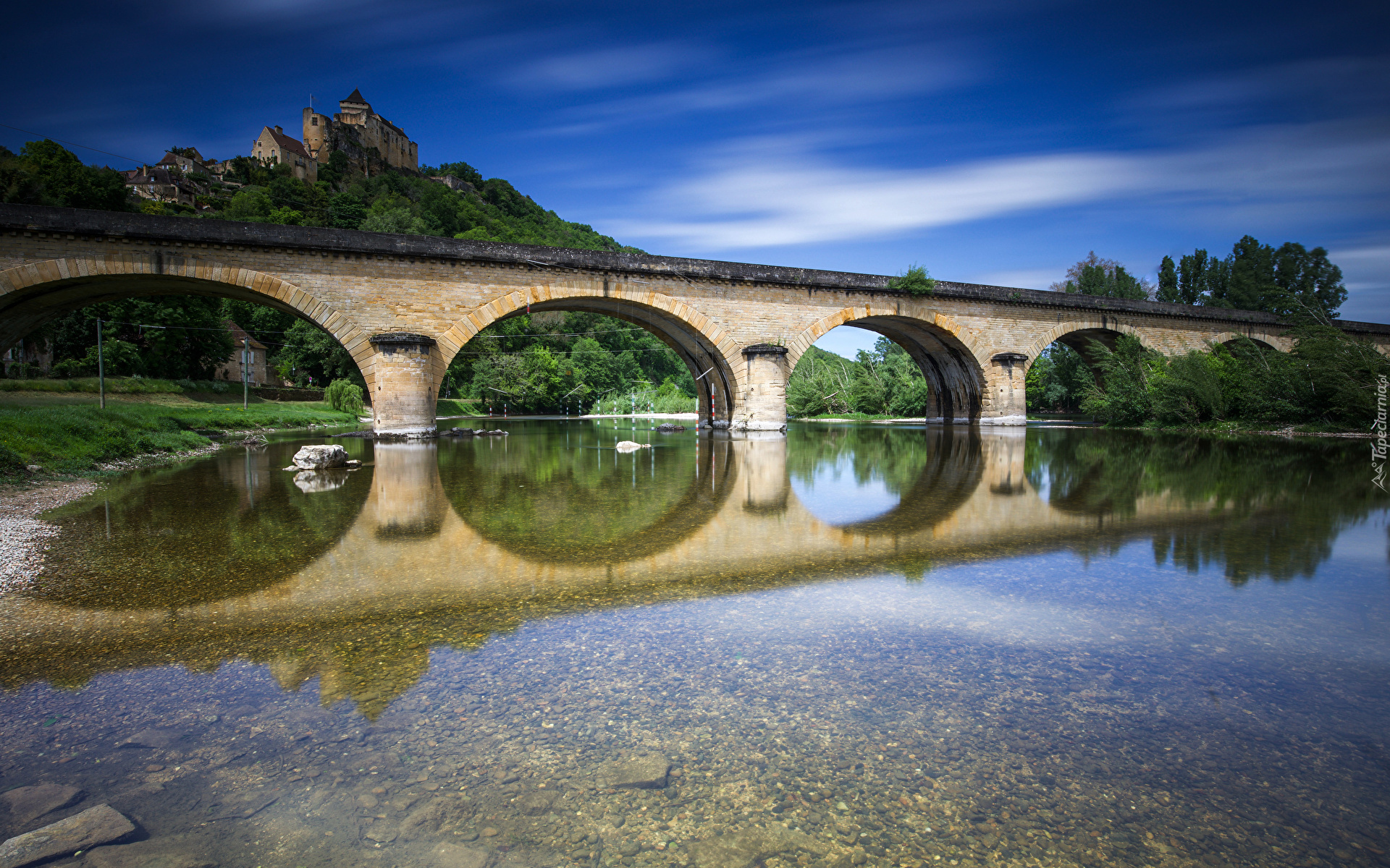 Most, Rzeka Dordogne, Wzgórze, Zamek, Chateau Castelnaud la Chapelle, Drzewa, Perigord, Francja