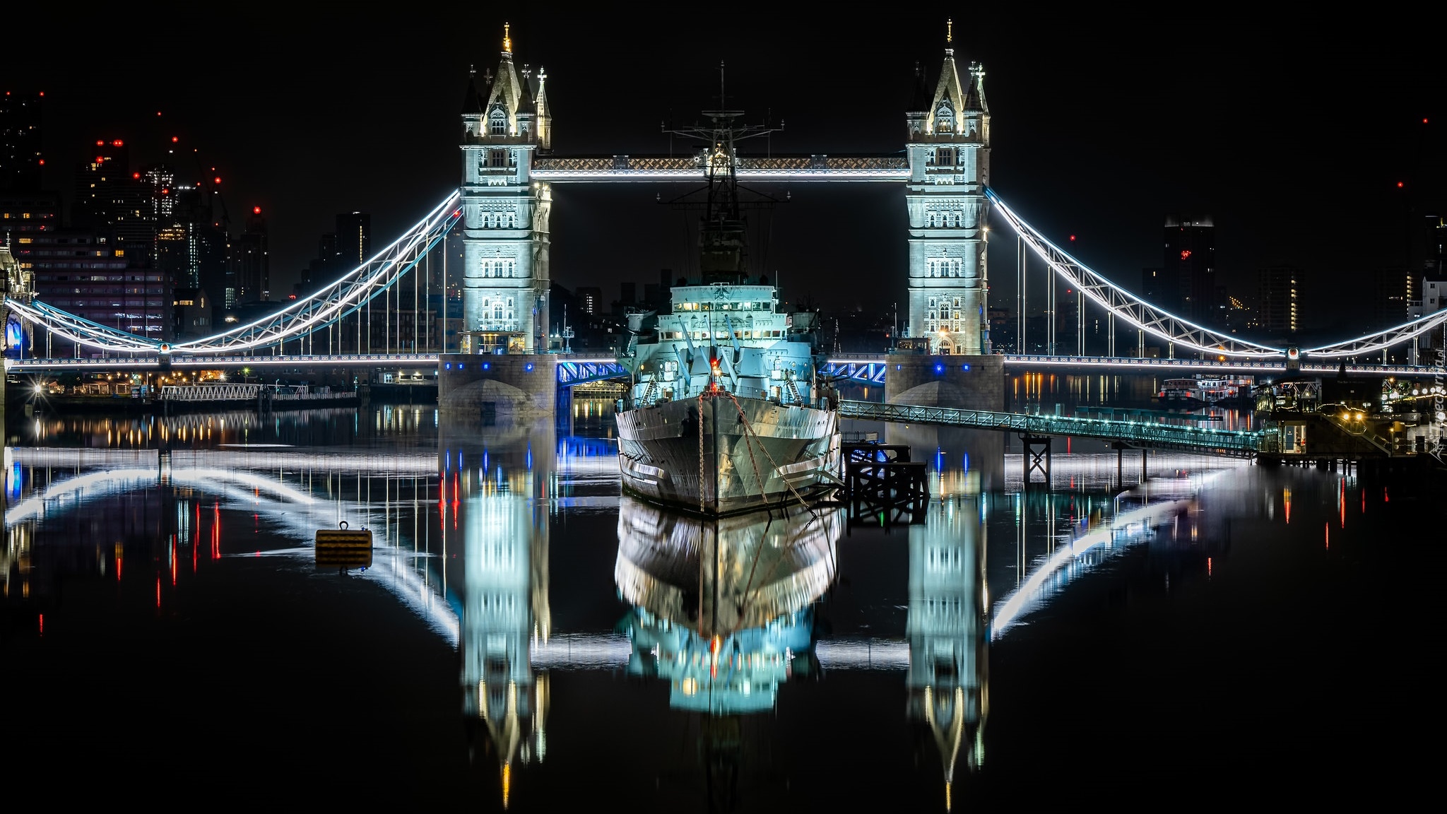Noc, Rzeka Tamiza, Statek, Most, Tower Bridge, Londyn, Anglia