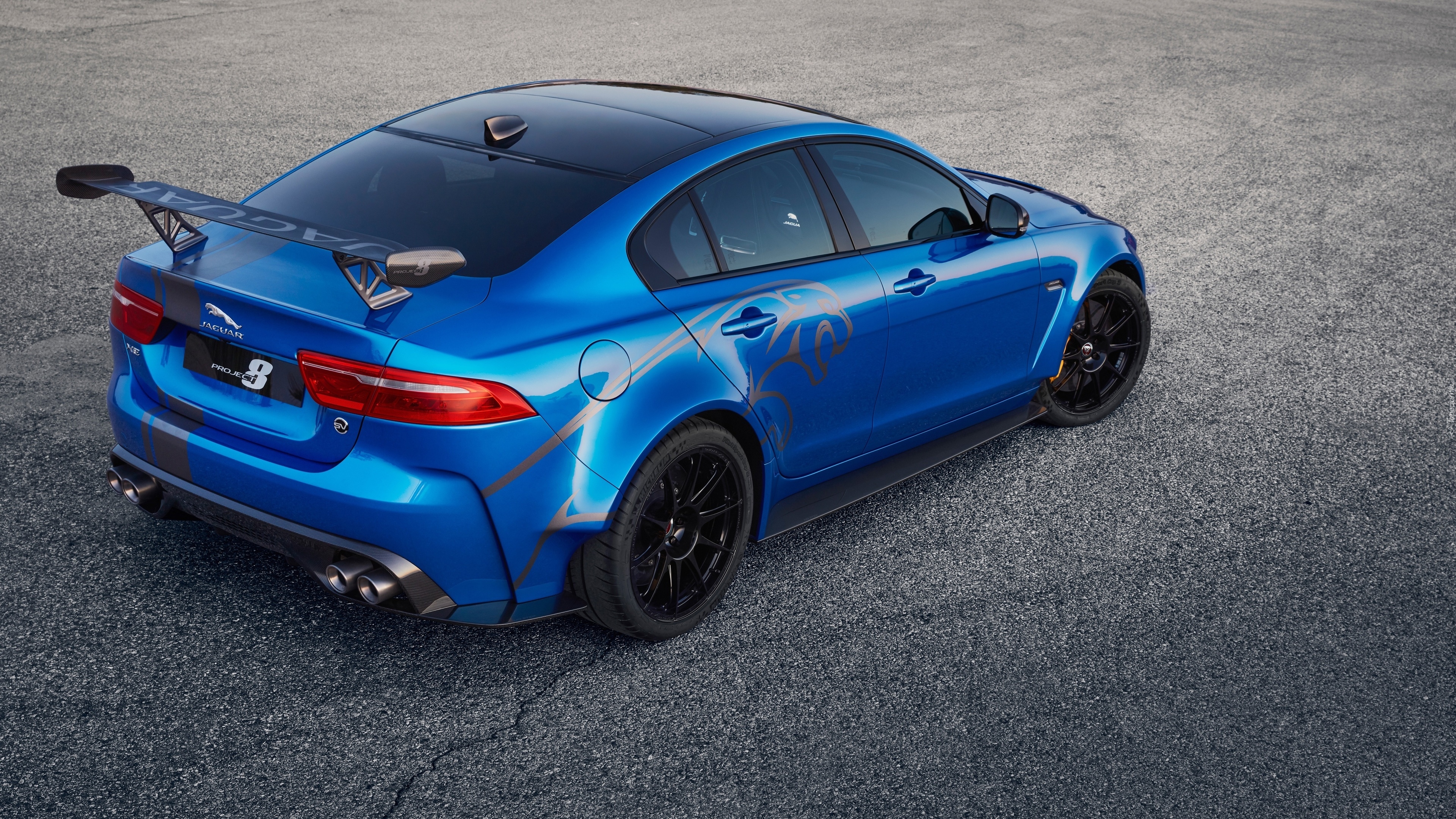 Niebieski, Jaguar XE