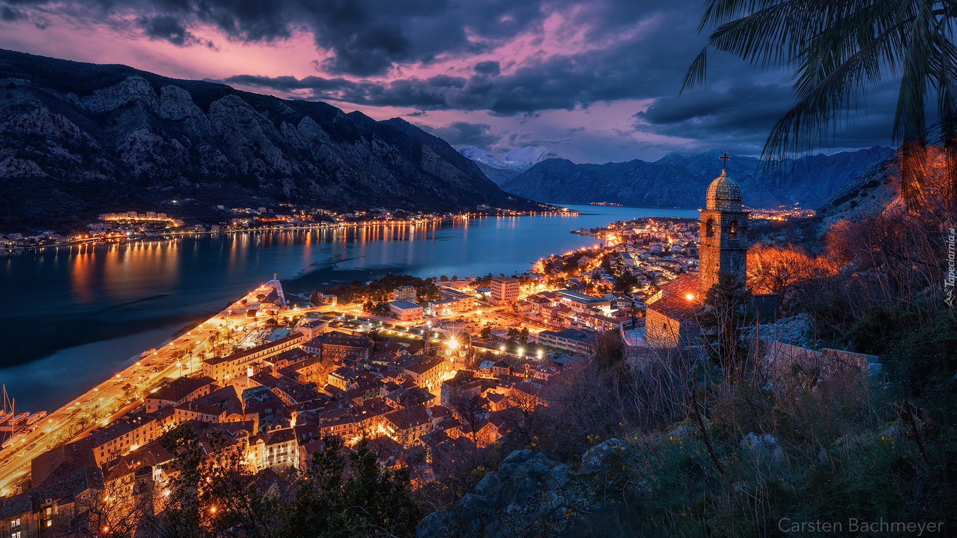 Miasto Kotor, Czarnogóra, Zatoka Kotorska, Morze, Zachód słońca, Góry, Oświetlone, Domy, Kościół Matki Bożej od Zdrowia, Wieża