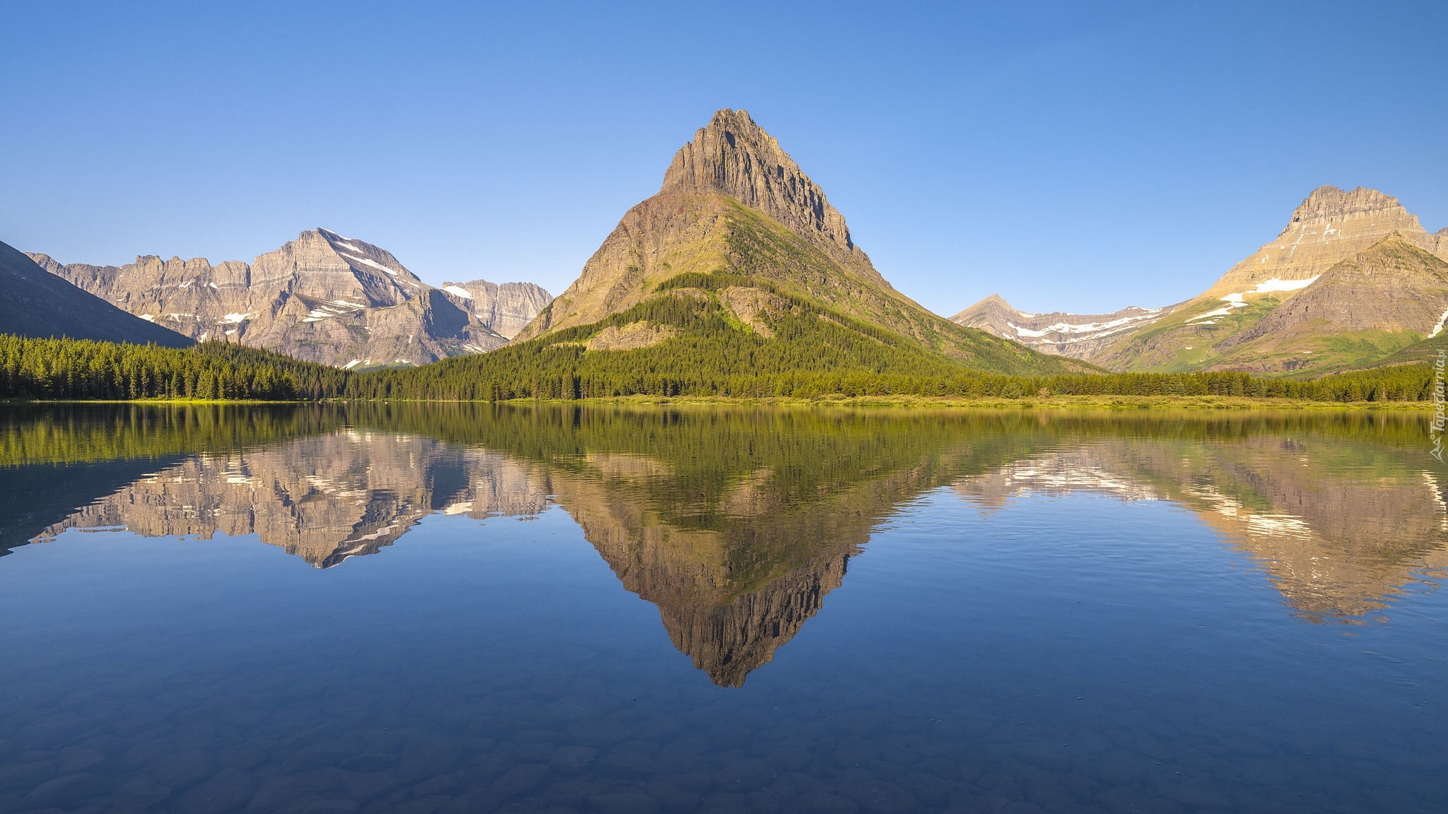 Jezioro, Swiftcurrent Lake, Park Narodowy Glacier, Góry, Drzewa, Odbicie, Stan Montana, Stany Zjednoczone