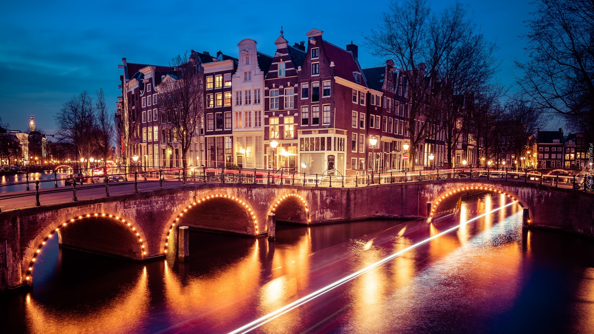 Holandia, Amsterdam, Rzeka Amstel, Most, Drzewa, Domy, Światła