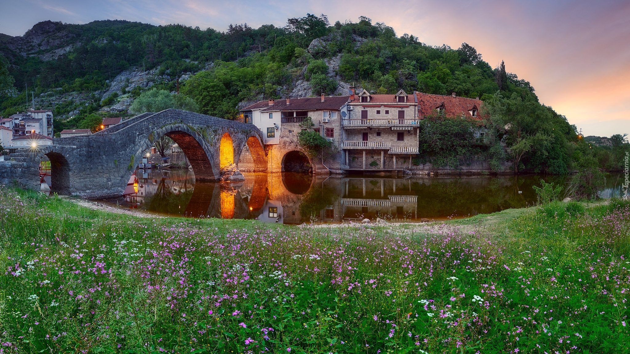 Domy, Rzeka Crnojevica, Most, Czarnogóra