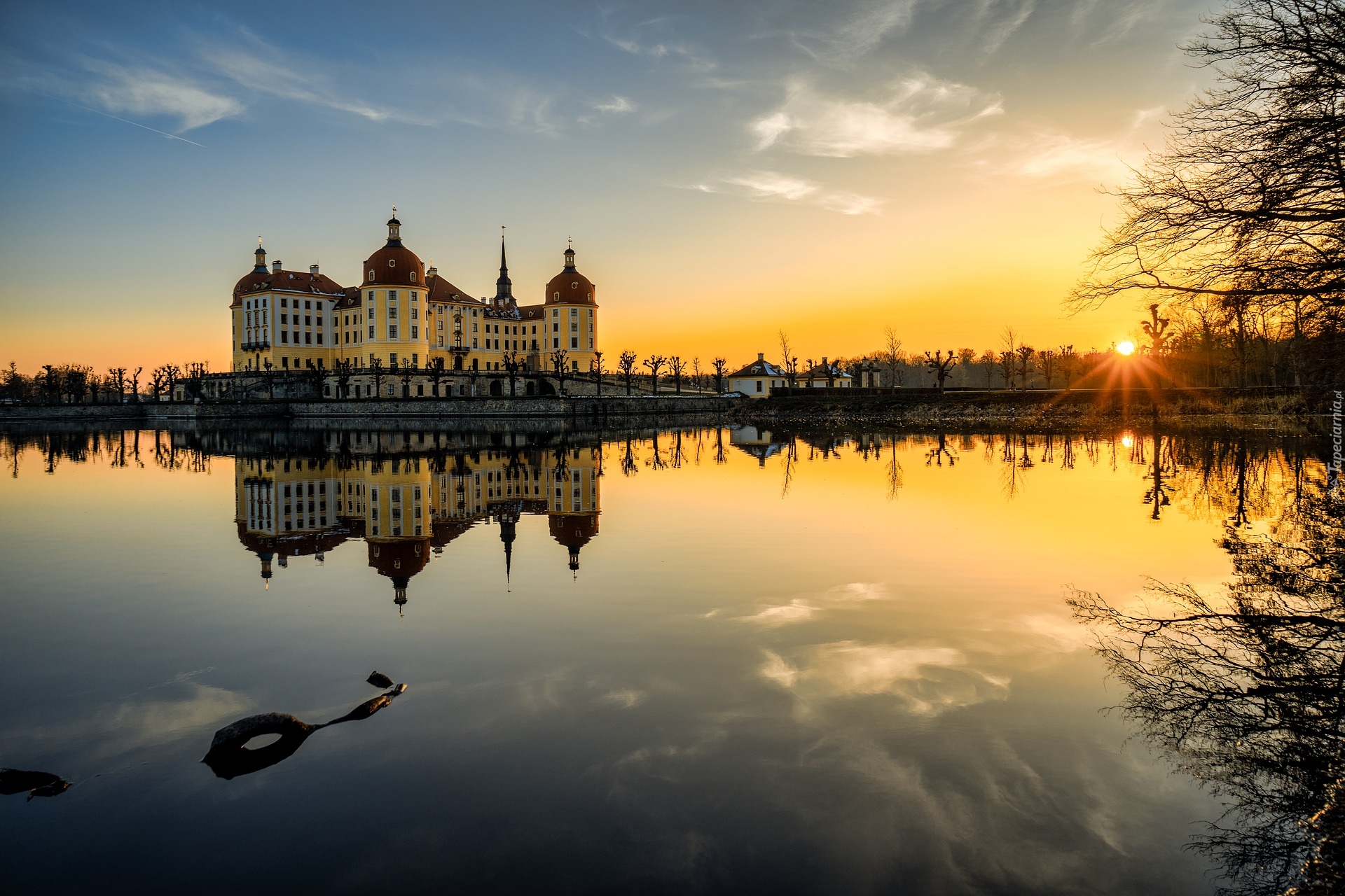 Pałac Moritzburg, Jezioro Waldsee, Saksonia, Drezno, Niemcy, Zachód słońca