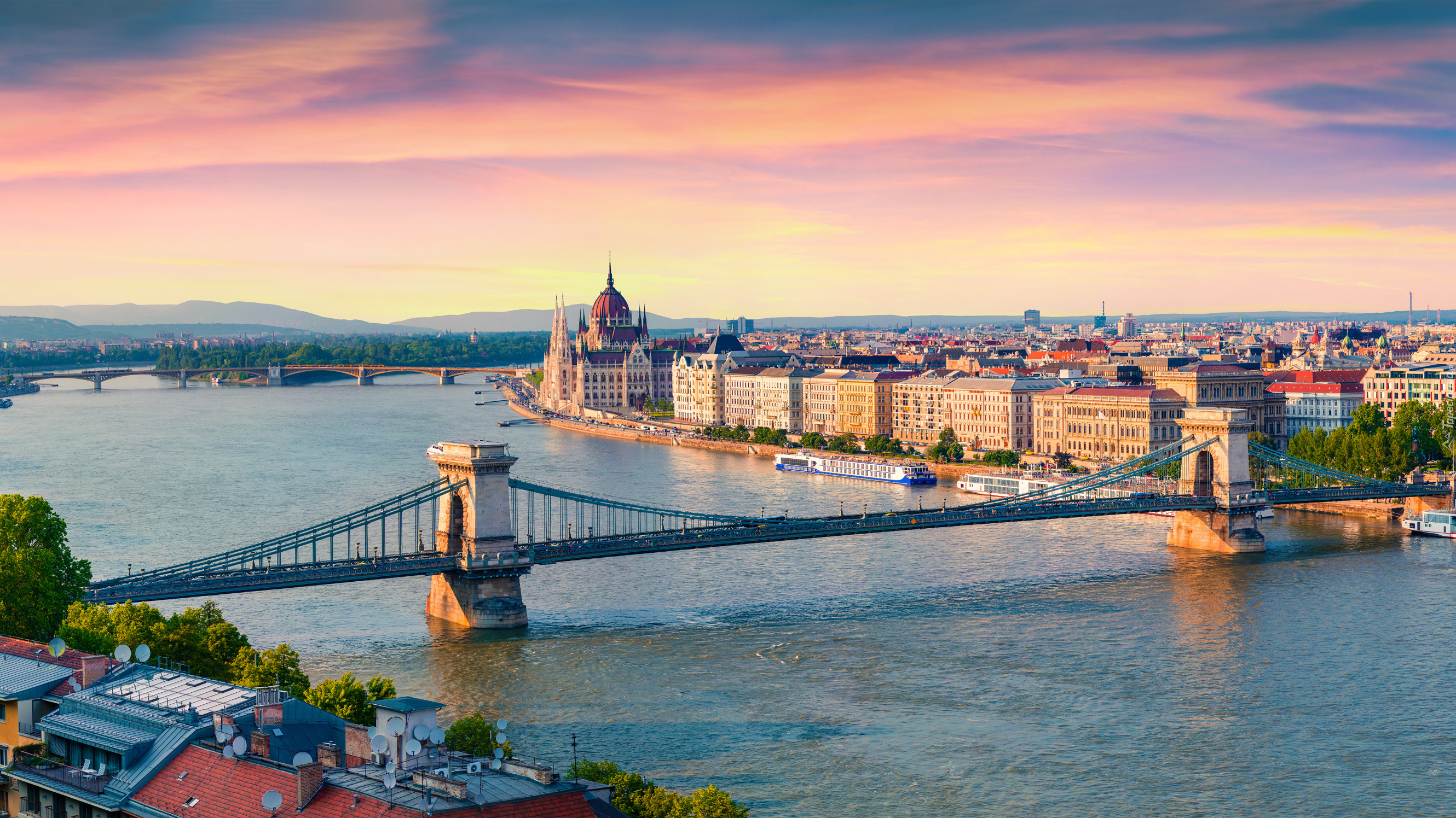 Węgry, Budapeszt, Rzeka Dunaj, Most Łańcuchowy, Statki