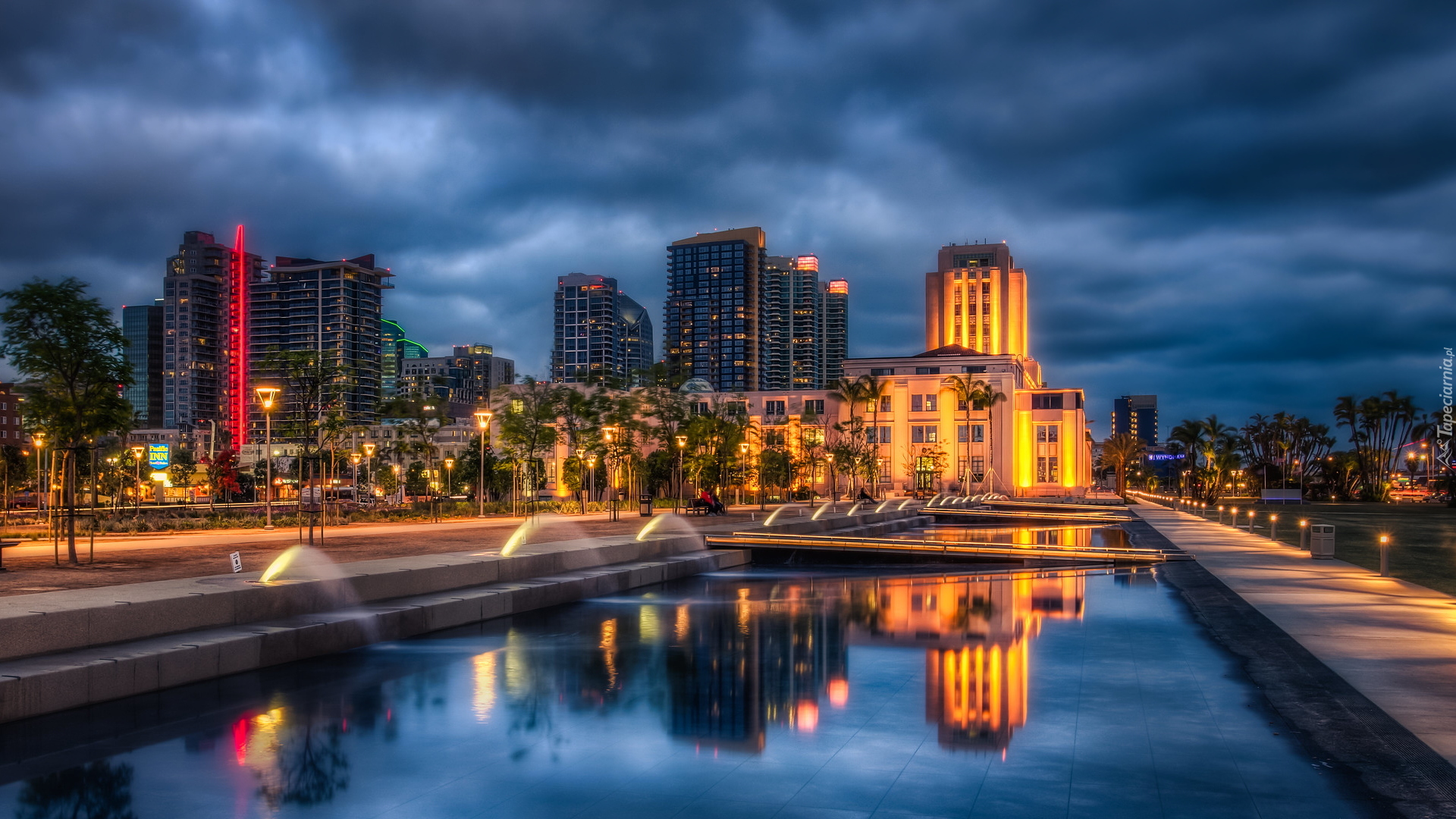 Oświetlone, Budynki, Domy, Fontanna, Park Waterfront, San Diego, Kalifornia, Stany Zjednoczone