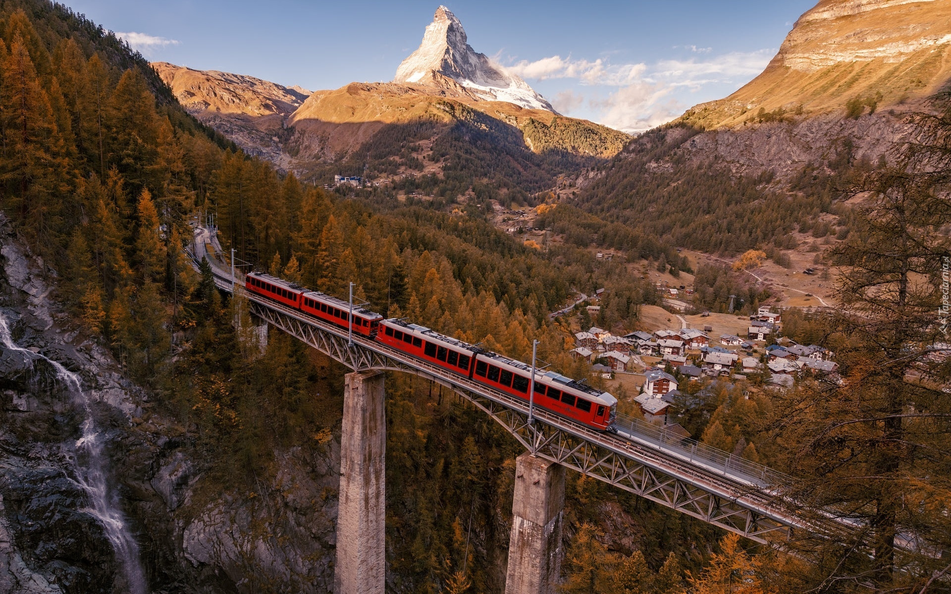 Szwajcaria, Zermatt, Góry, Alpy, Most, Gornergratbahn, Pociąg, Las, Drzewa, Jesień, Domy, Chmury