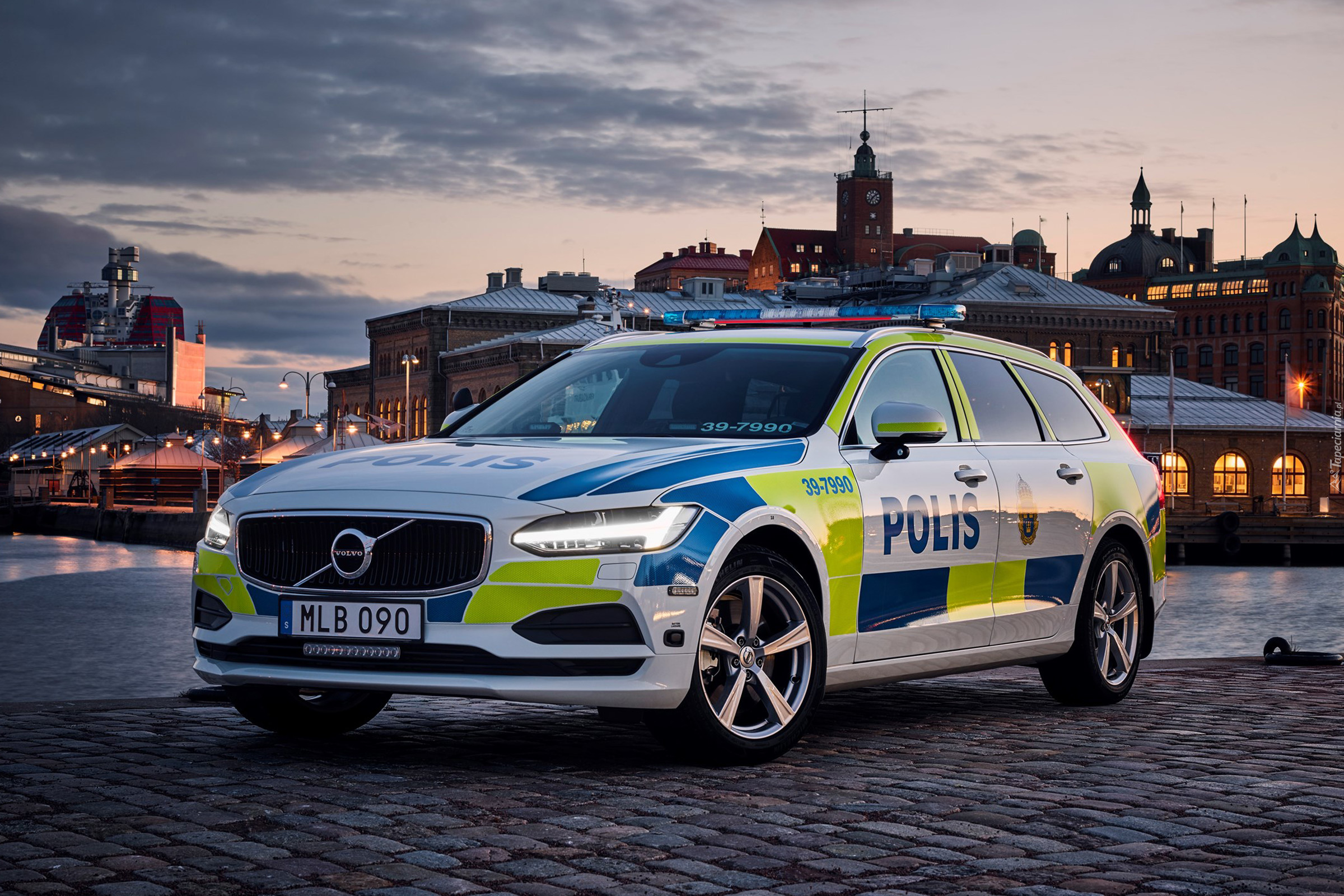 Samochód policyjny, Volvo V90, 2016
