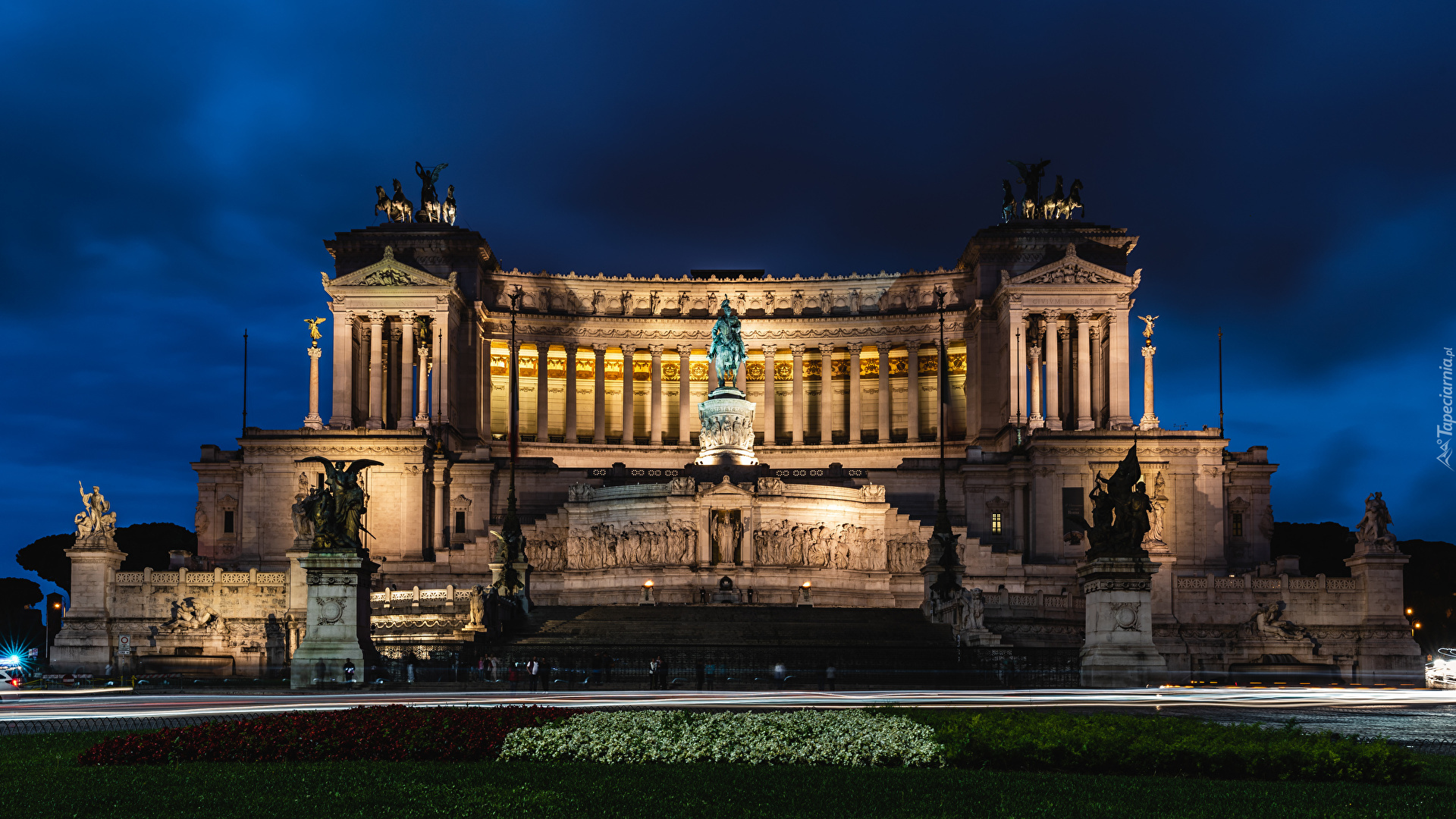 Włochy, Rzym, Plac Wenecki, Monument, Pomnik Wiktora Emanuela II, Noc, Światła Budowla