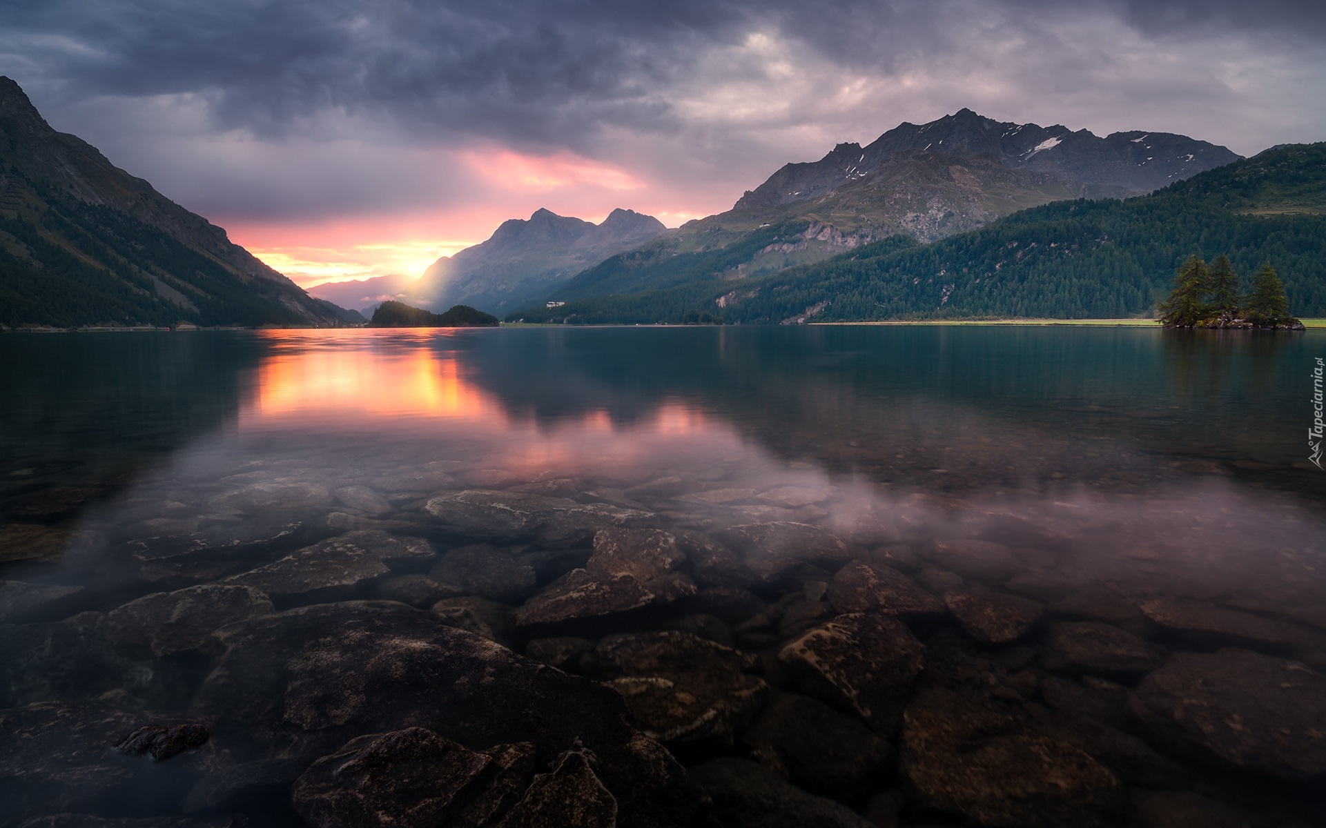 Góry, Jezioro, Kamienie, Drzewa, Wschód słońca, Chmury, Szwajcaria