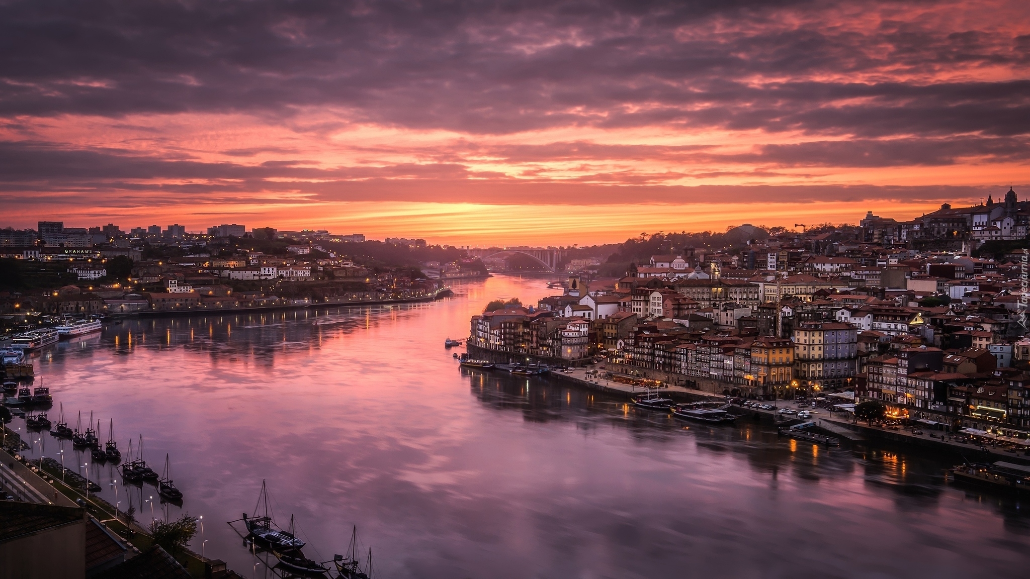 Miasto Porto, Rzeka Duero, Domy, Portugalia, Wschód słońca