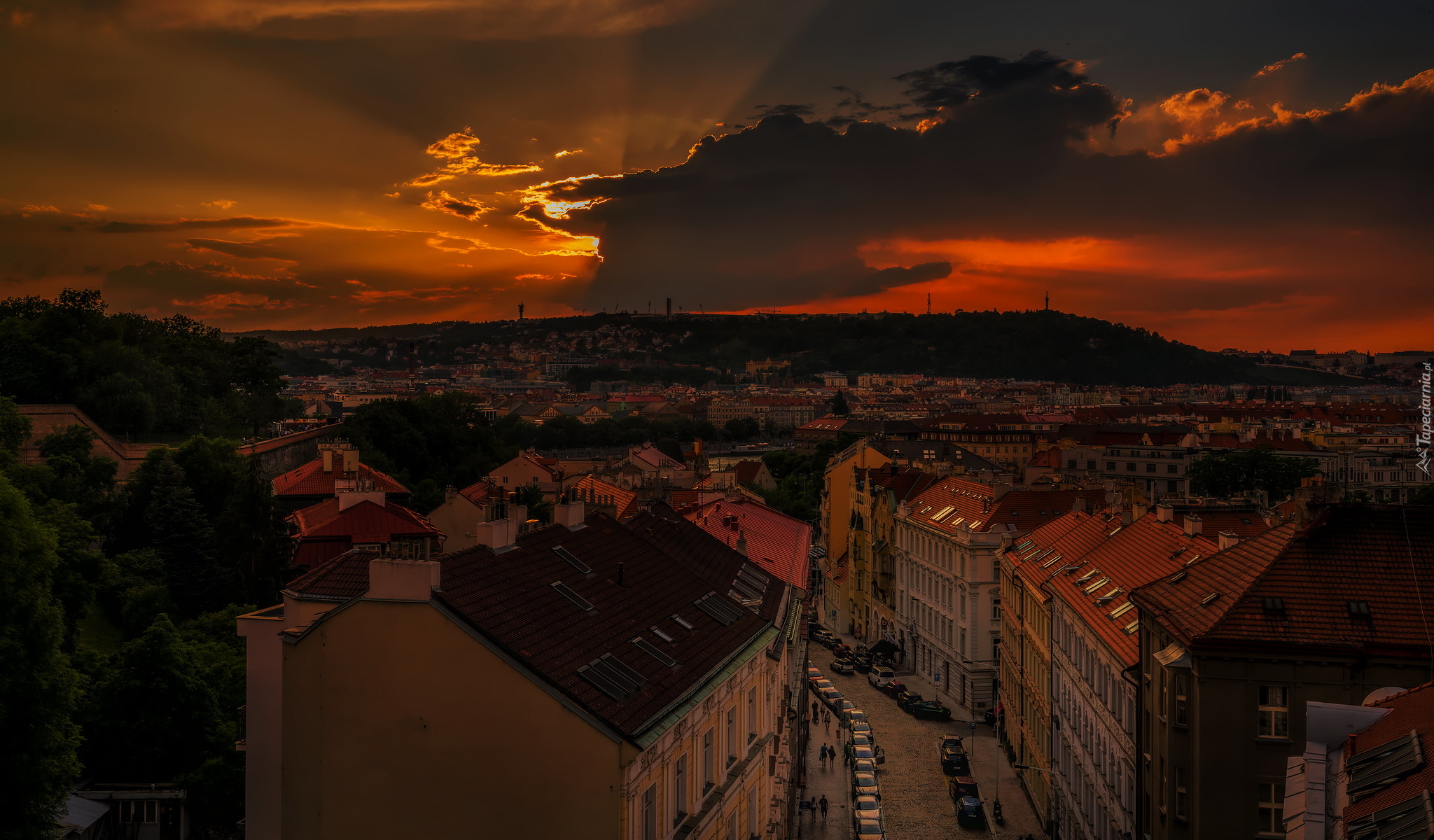 Zachód słońca, Chmury, Domy, Praga, Czechy