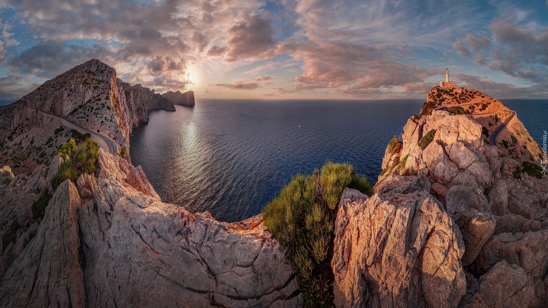 Przylądek Formentor, Wybrzeże, Góry Serra de Tramuntana, Morze Śródziemne, Skały, Latarnia morska, Zachód słońca, Wyspa Majorka, Hiszpania
