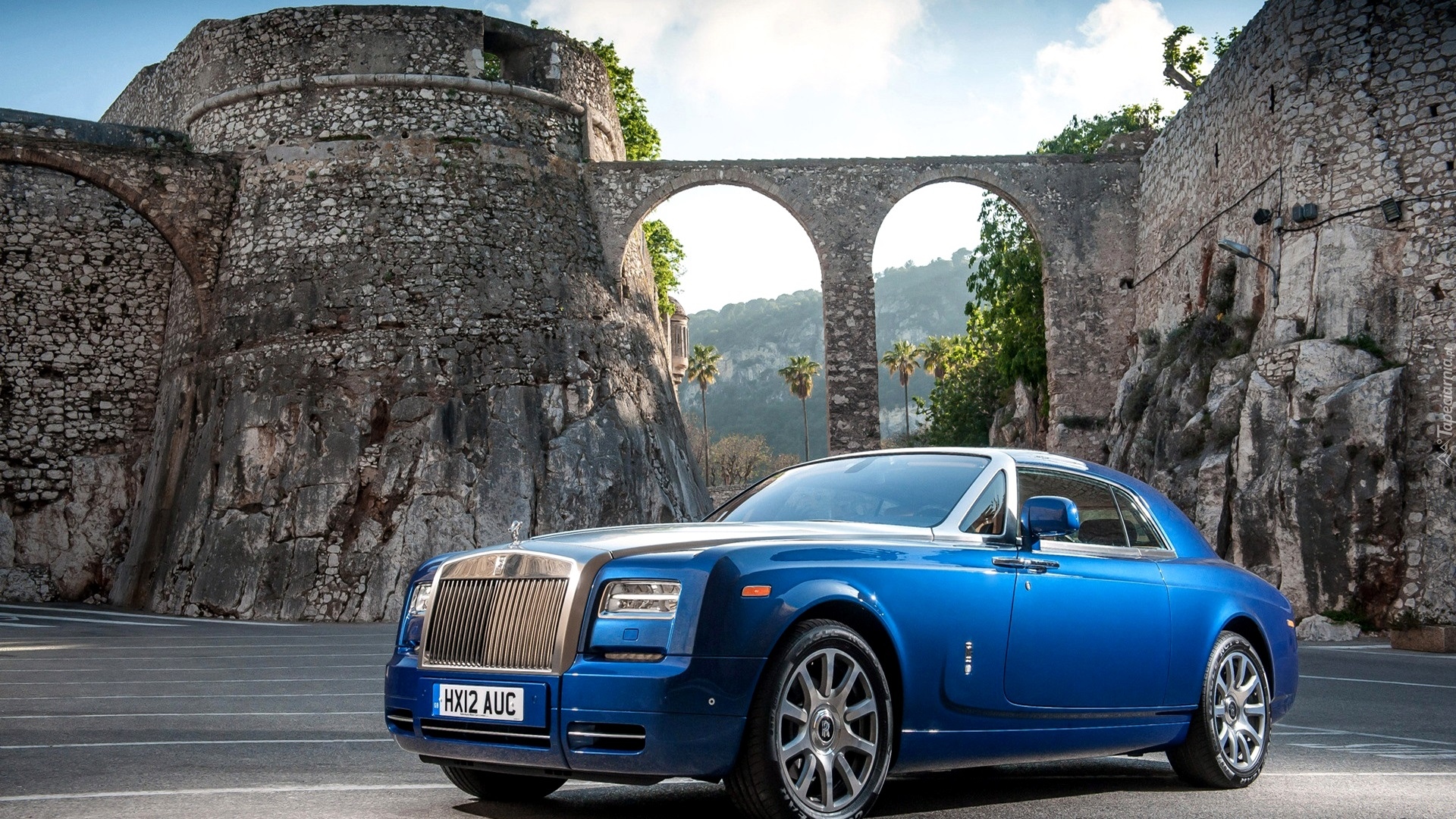 Niebieski, Rolls=Royce Phantom Coupe, Mury