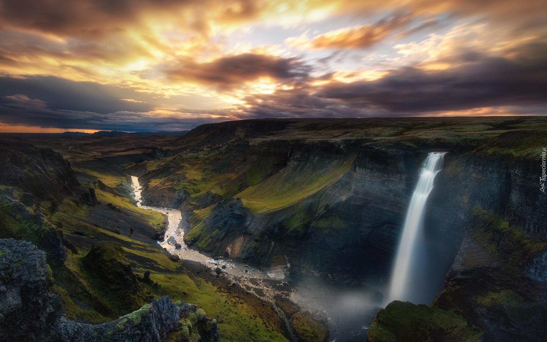 Islandia, Rzeka Fossa, Wodospad Haifoss, Wąwóz, Skały, Chmury