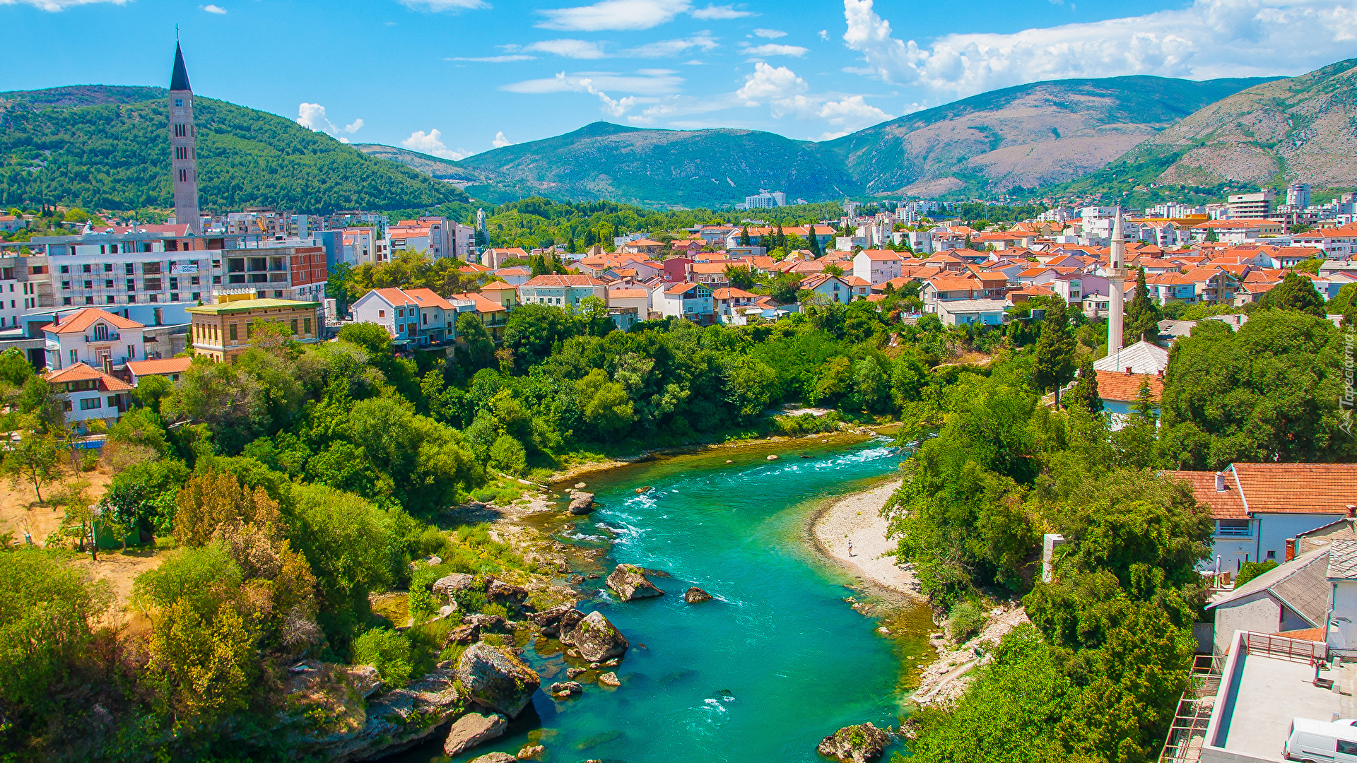 Bośnia i Hercegowina, Miasto Mostar, Rzeka Neretwa, Góry, Drzewa