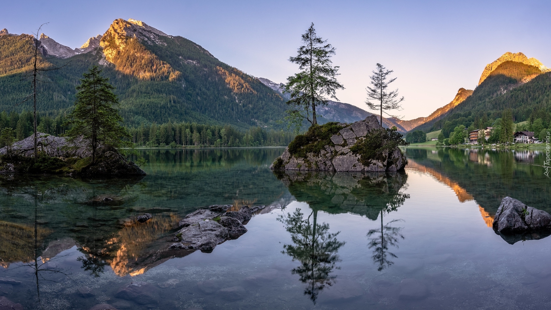 Góry, Alpy, Jezioro Hintersee, Skały, Drzewa, Odbicie, Gmina Berchtesgaden, Bawaria, Niemcy