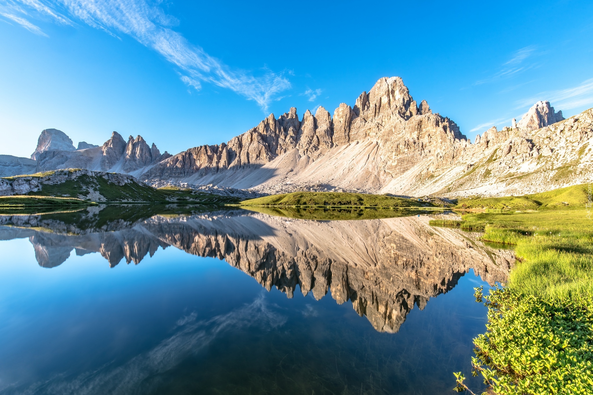 Włochy, Tyrol Południowy, Prowincja Bozen-Sudtirol, Dolomity, Góry, Masyw Odle, Szczyty, Jezioro, Odbicie