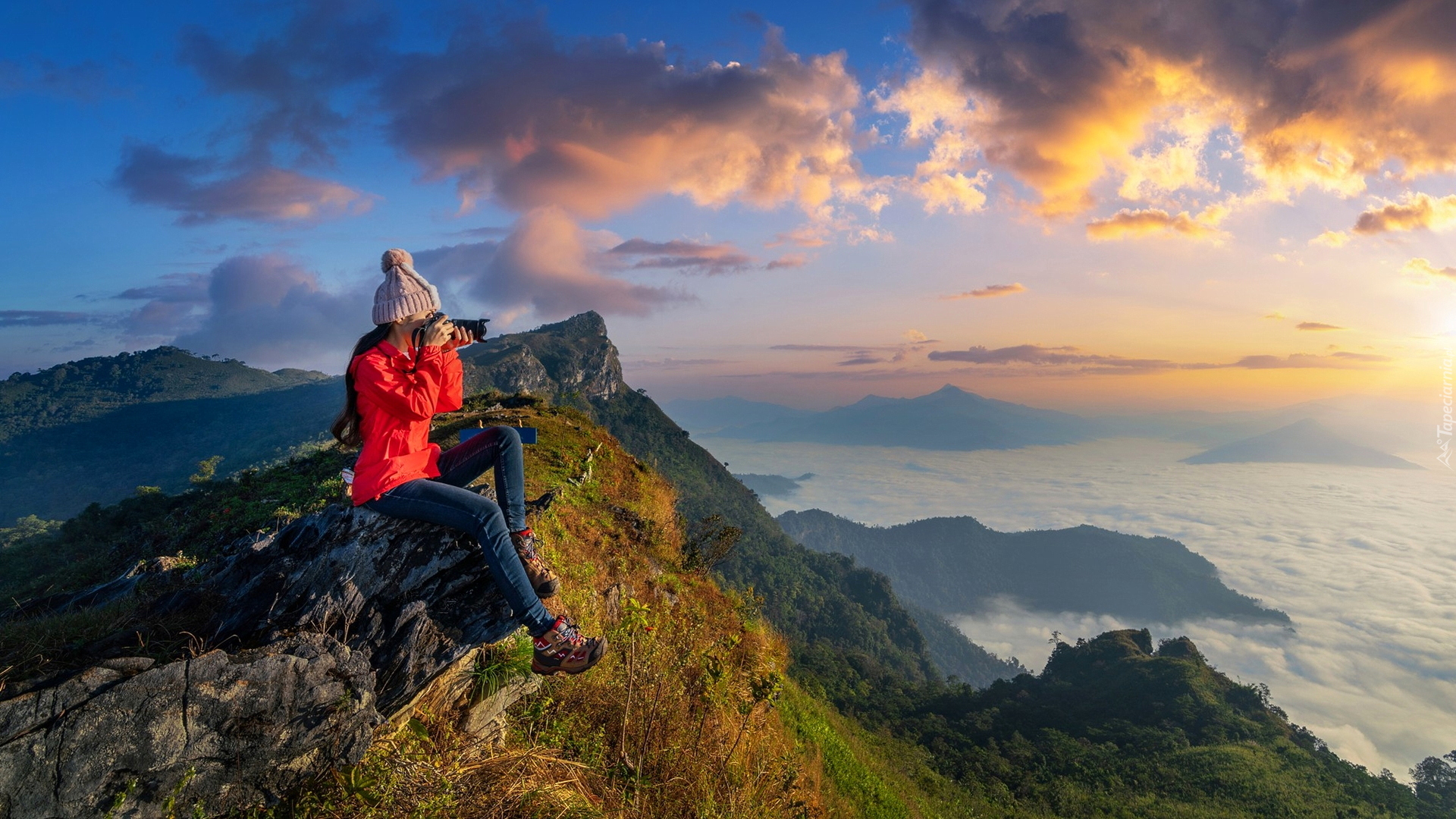 Kobieta, Turystka, Czapka, Aparat fotograficzny, Skały, Góry, Doi Pha Mon, Chiang Rai, Tajlandia