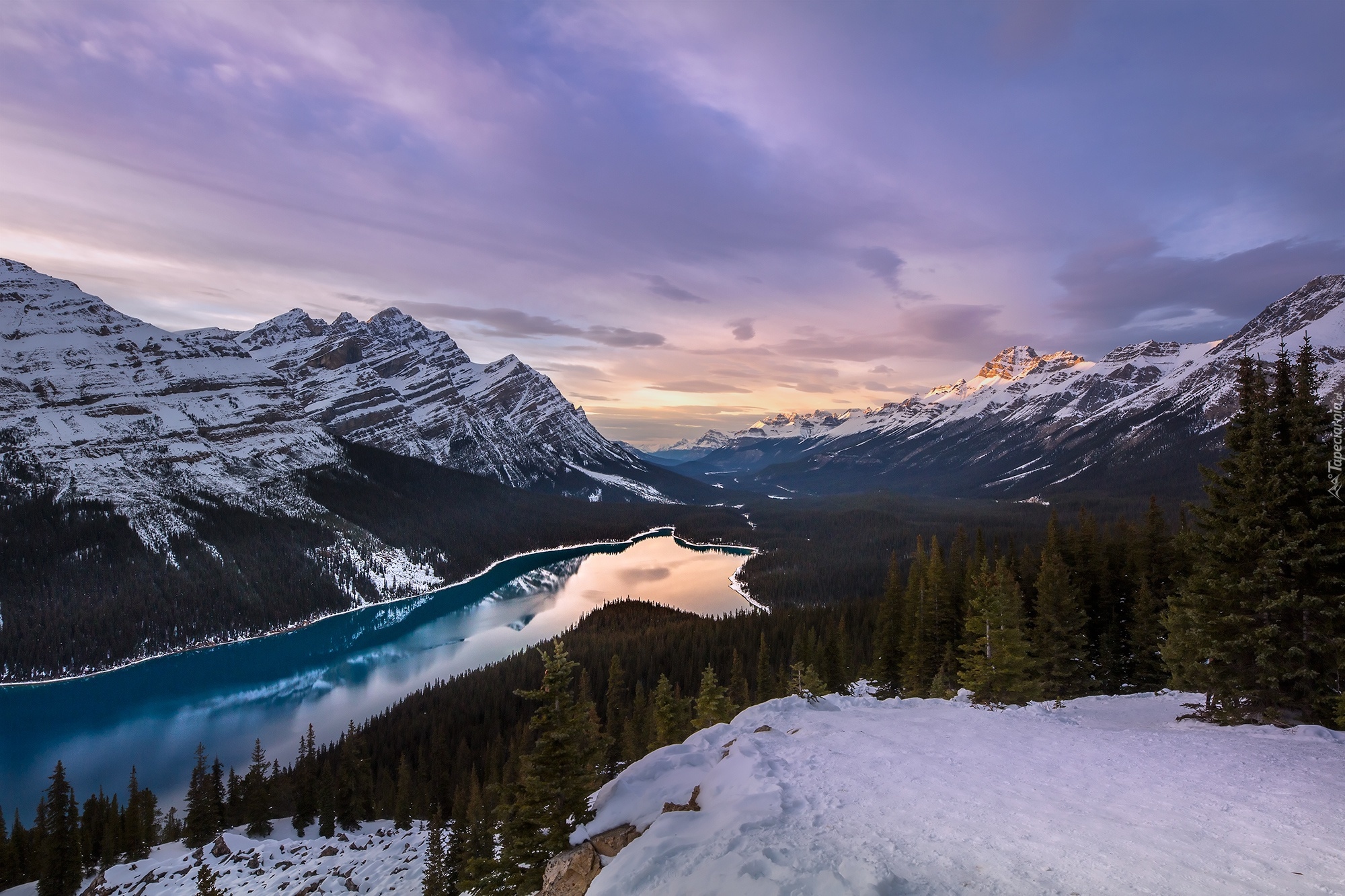 Kanada, Park Narodowy Banff, Jezioro Peyto Lake, Góry Canadian Rockies, Lasy, Zima