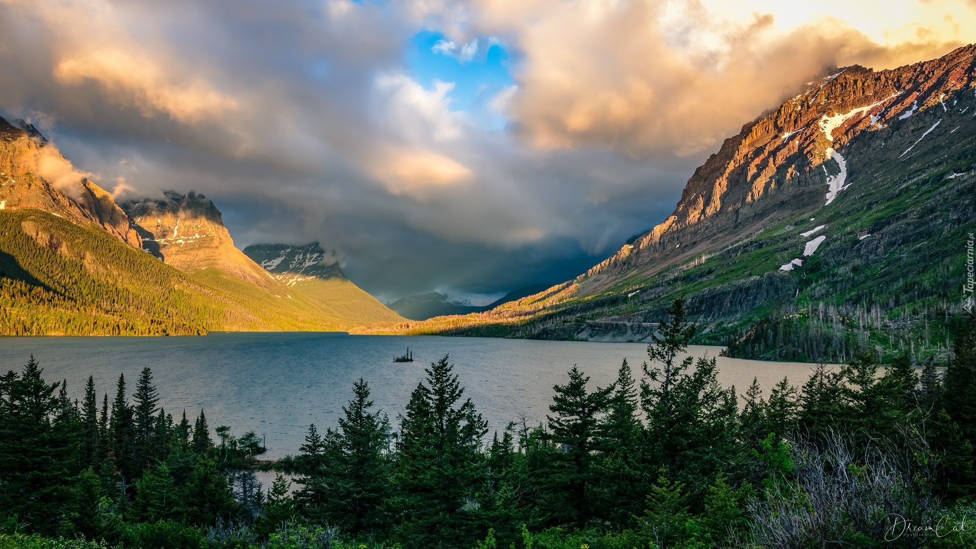Góry, Jezioro, Saint Mary Lake, Drzewa, Chmury, Park Narodowy Glacier, Kanada