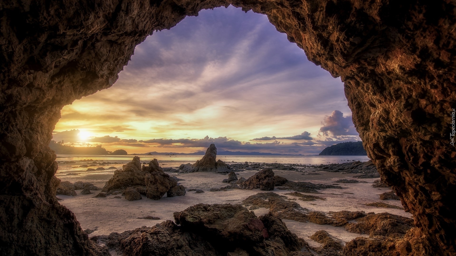 Jaskinia, Zachód słońca, Plaża Kao Kwai, Morze Andamańskie, Prowincja Ranong, Wyspa Koh Phayam, Tajlandia