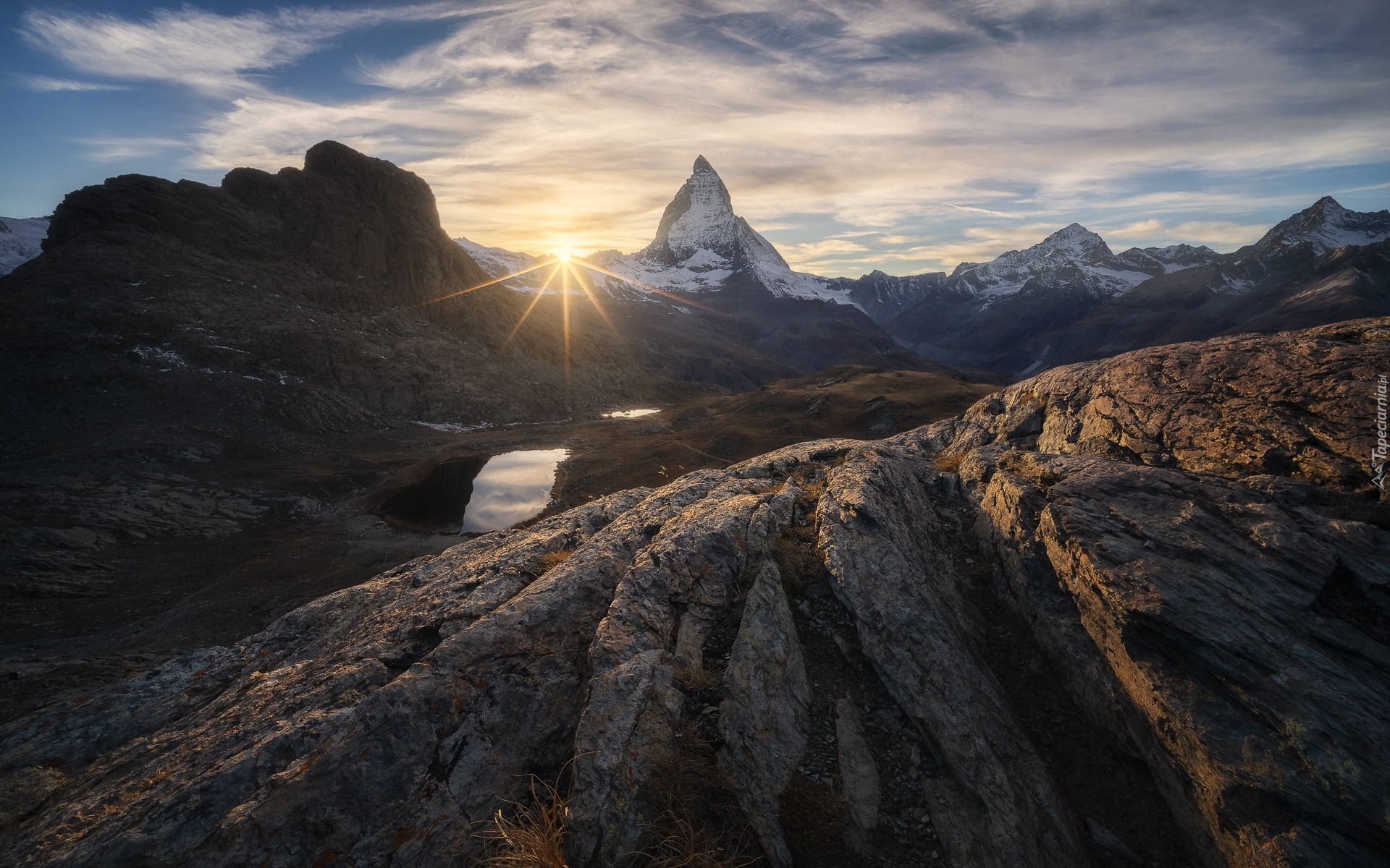 Góry, Szczyt Matterhorn, Jezioro, Skały, Promienie słońca, Szwajcaria