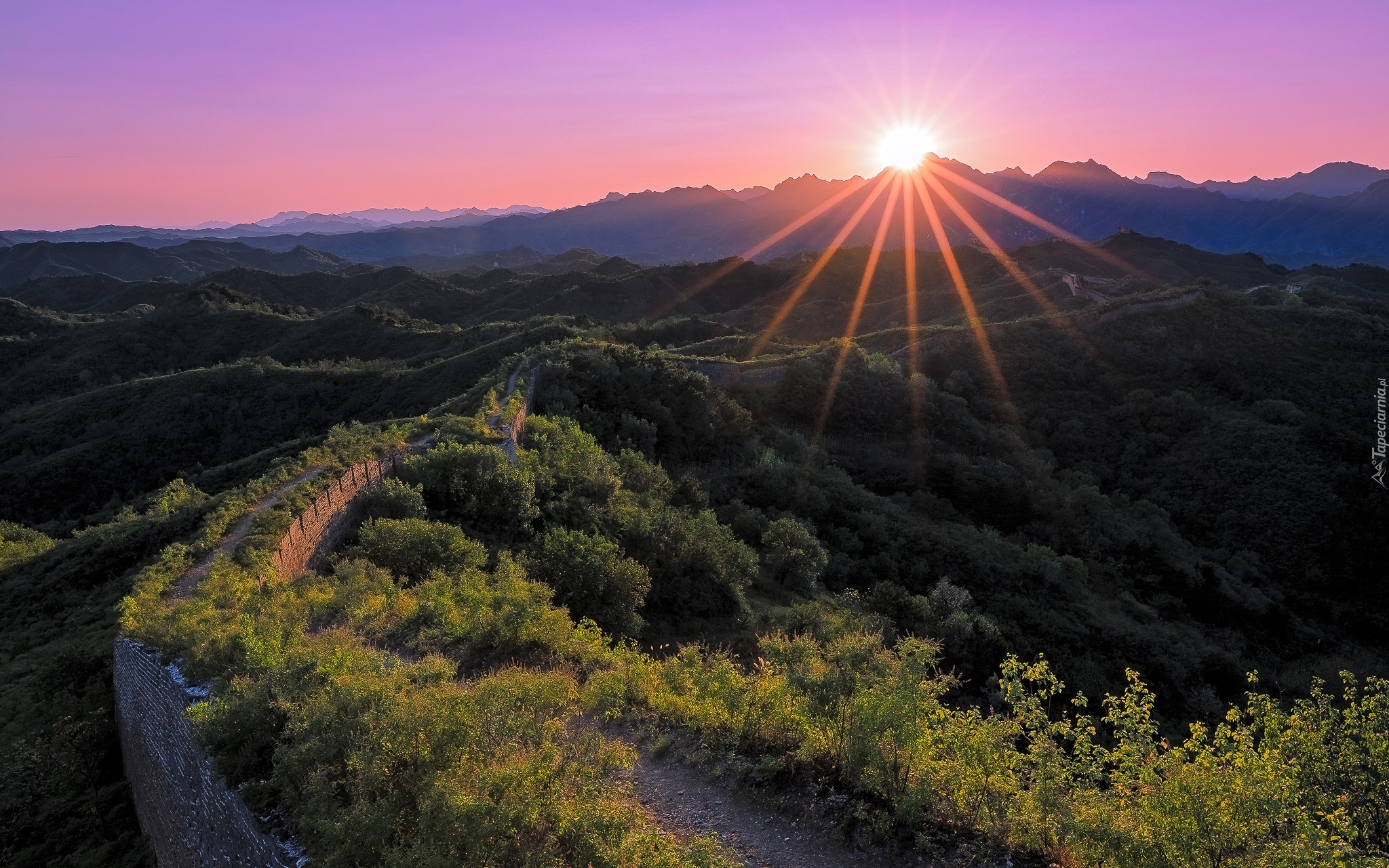 Wielki Mur Chiński, Prowincja Hebei, Chiny, Promienie słońca
