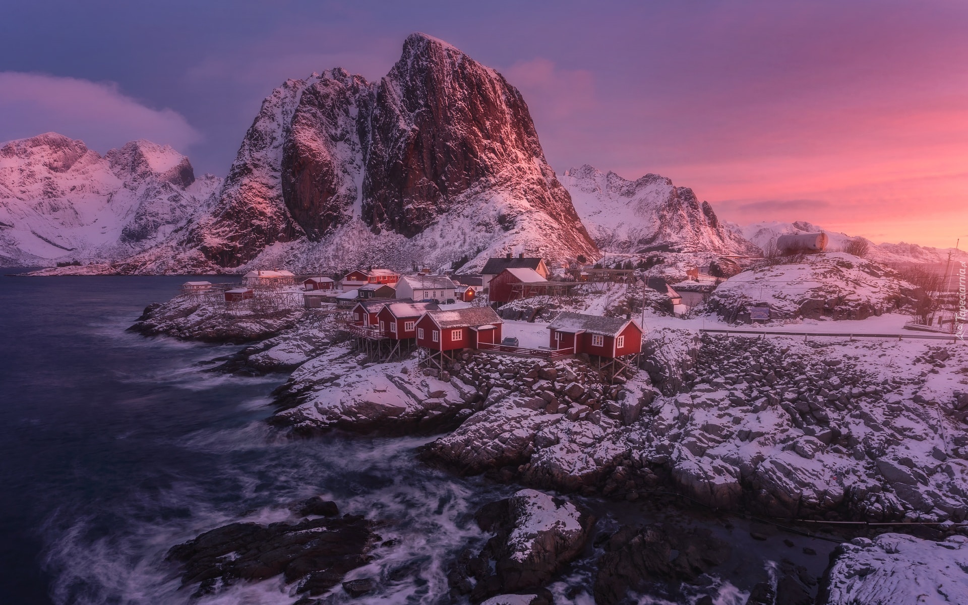 Norwegia, Góry, Lofoty, Wioska Reine, Skały, Domy, Zima, Zachód słońca