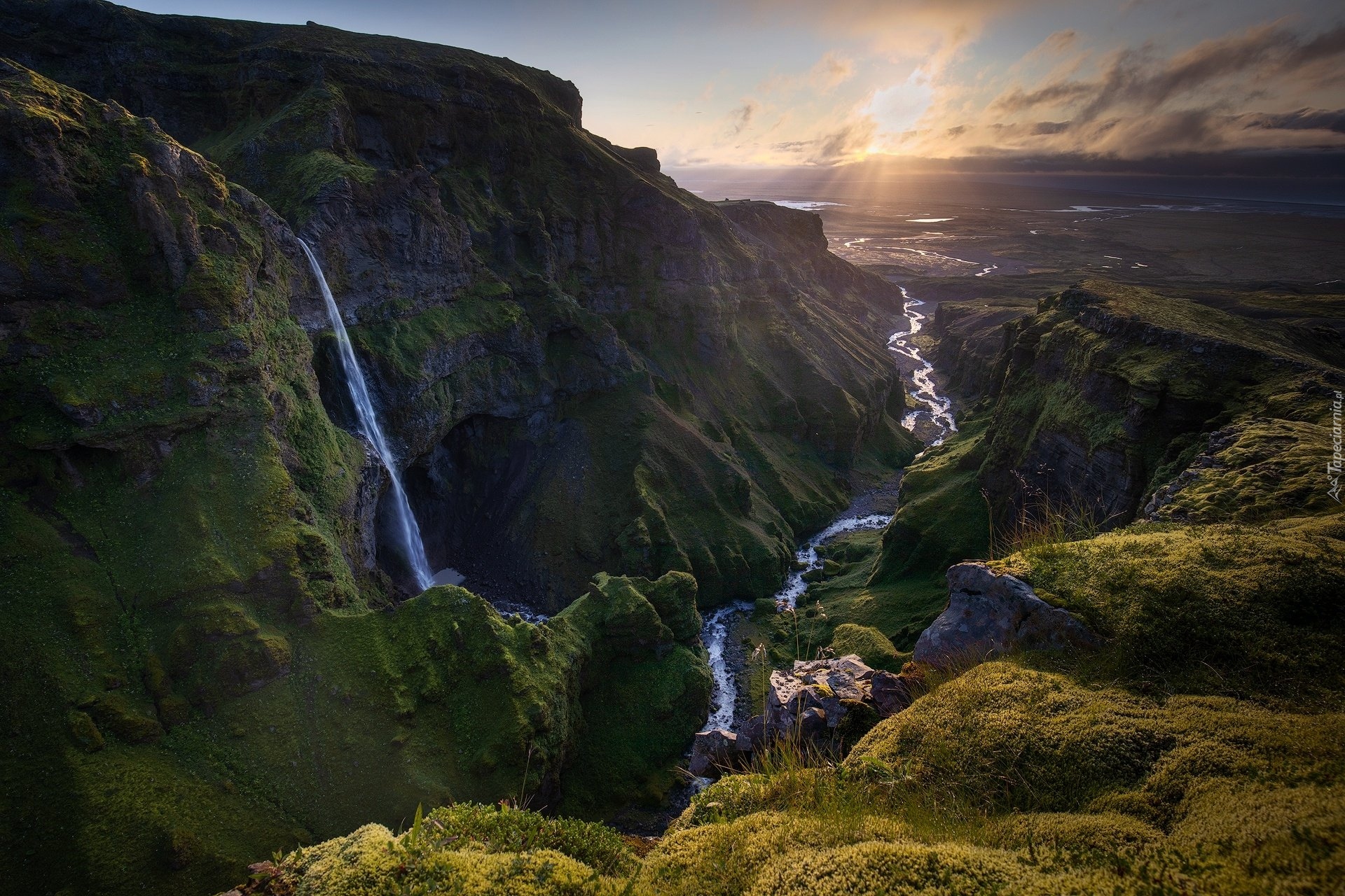 Islandia, Rzeka Fossa, Wodospad Haifoss, Góry, Wschód słońca, Chmury