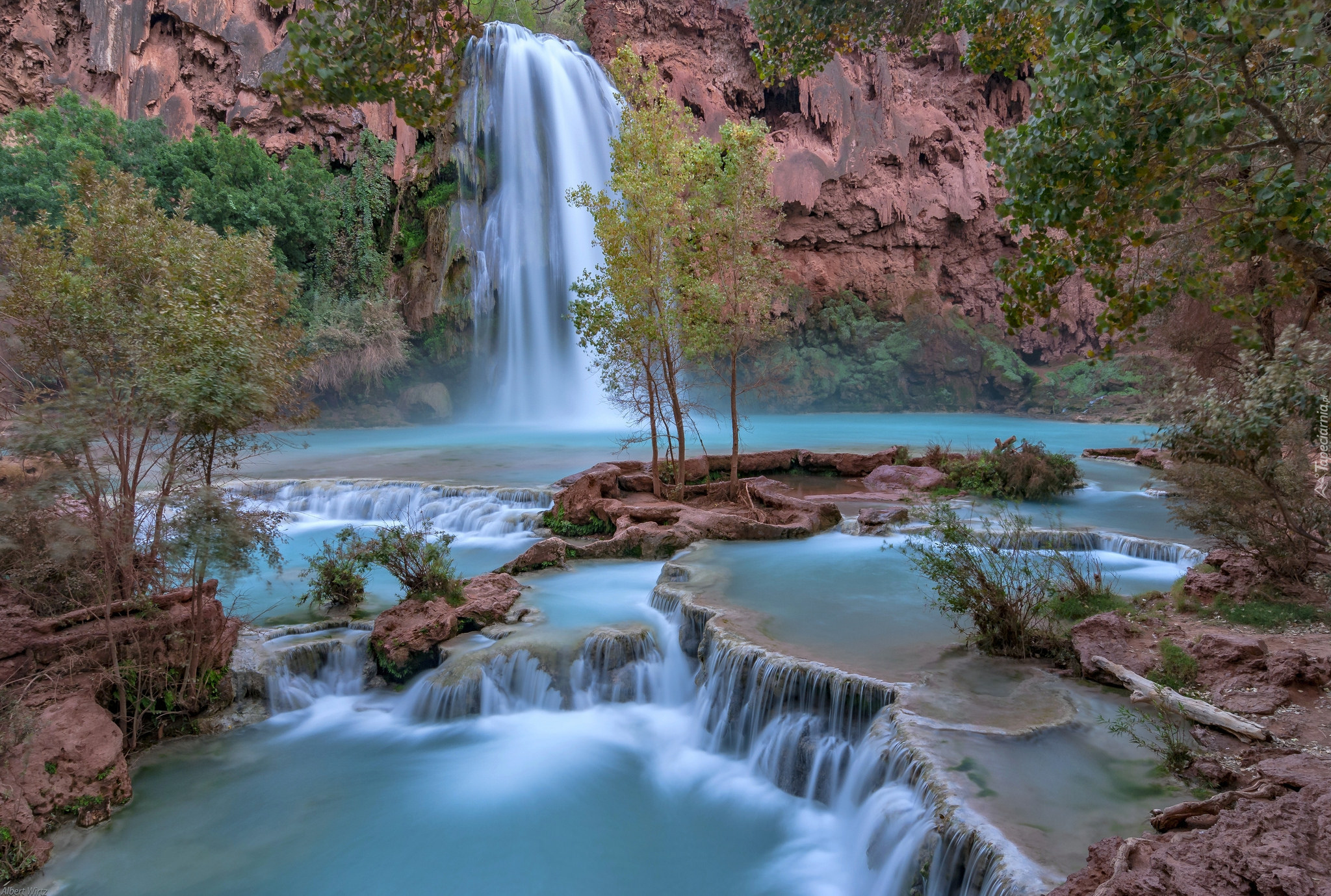 Wodospad Havasu Falls, Rzeka Havasu Creek, Park Narodowy Wielkiego Kanionu, Kanion, Skały, Drzewa, Arizona, Stany Zjednoczone