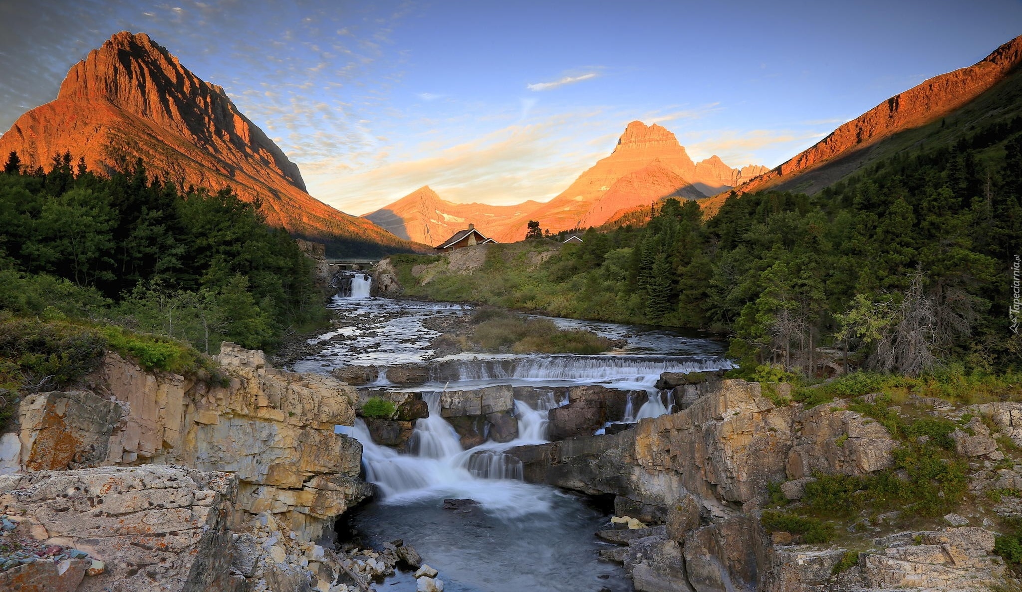 Stany Zjednoczone, Stan Montana, Park Narodowy Glacier, Wodospad Swiftcurrent Falls, Góry, Skały, Drzewa, Rzeka