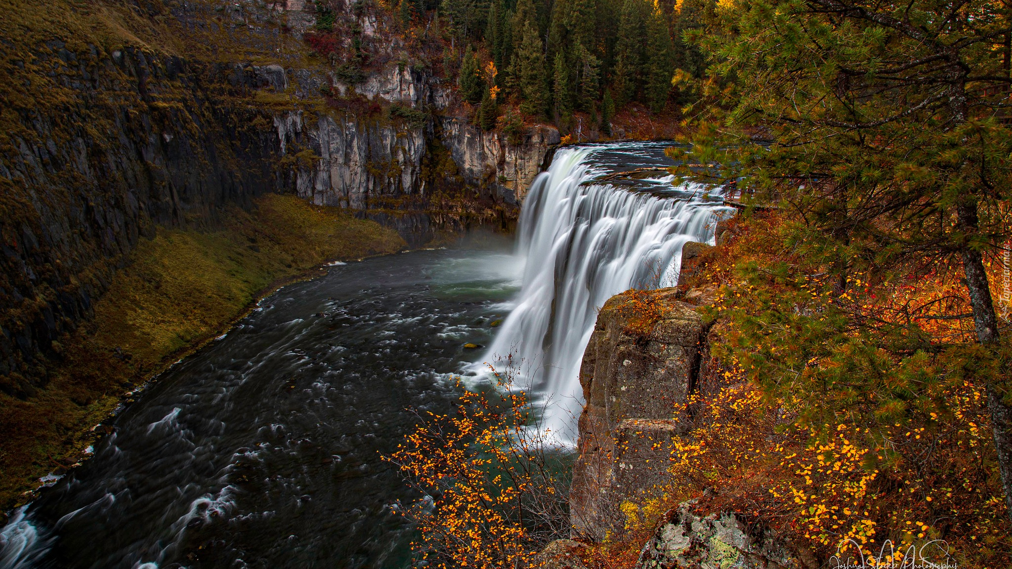 Jesień, Wodospad, Upper Mesa Falls, Las, Drzewa, Skały, Rzeka, Idaho, Stany Zjednoczone