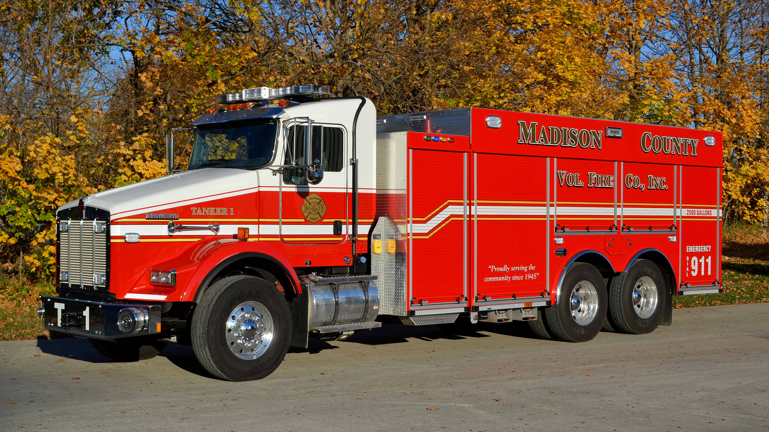 Wóz strażacki, Kenworth T-800, Droga, Drzewa, Straż pożarna