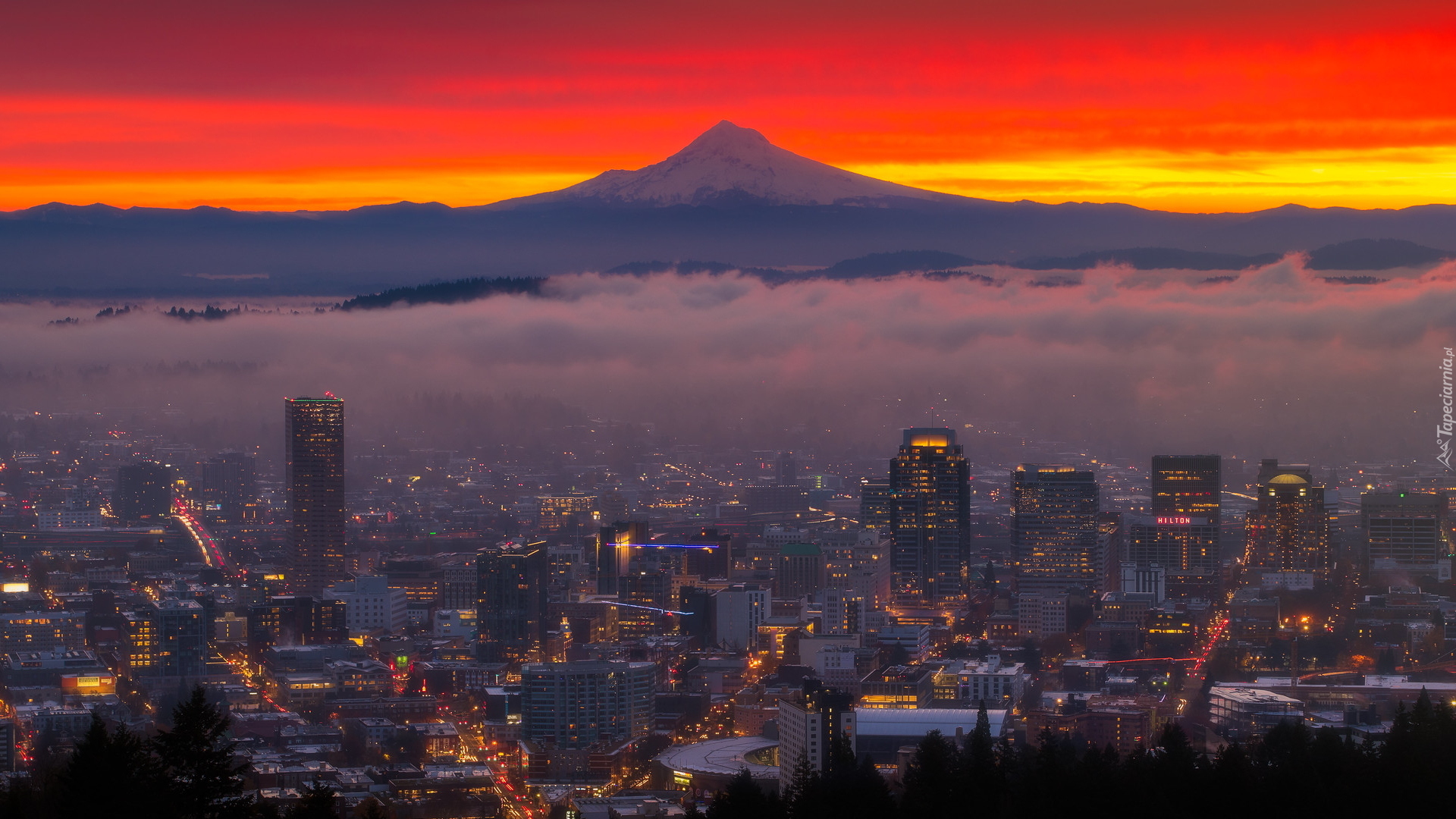 Wschód słońca, Góra, Stratowulkan, Mount Hood, Oświetlone, Miasto, Portland, Stan Oregon, Stany Zjednoczone