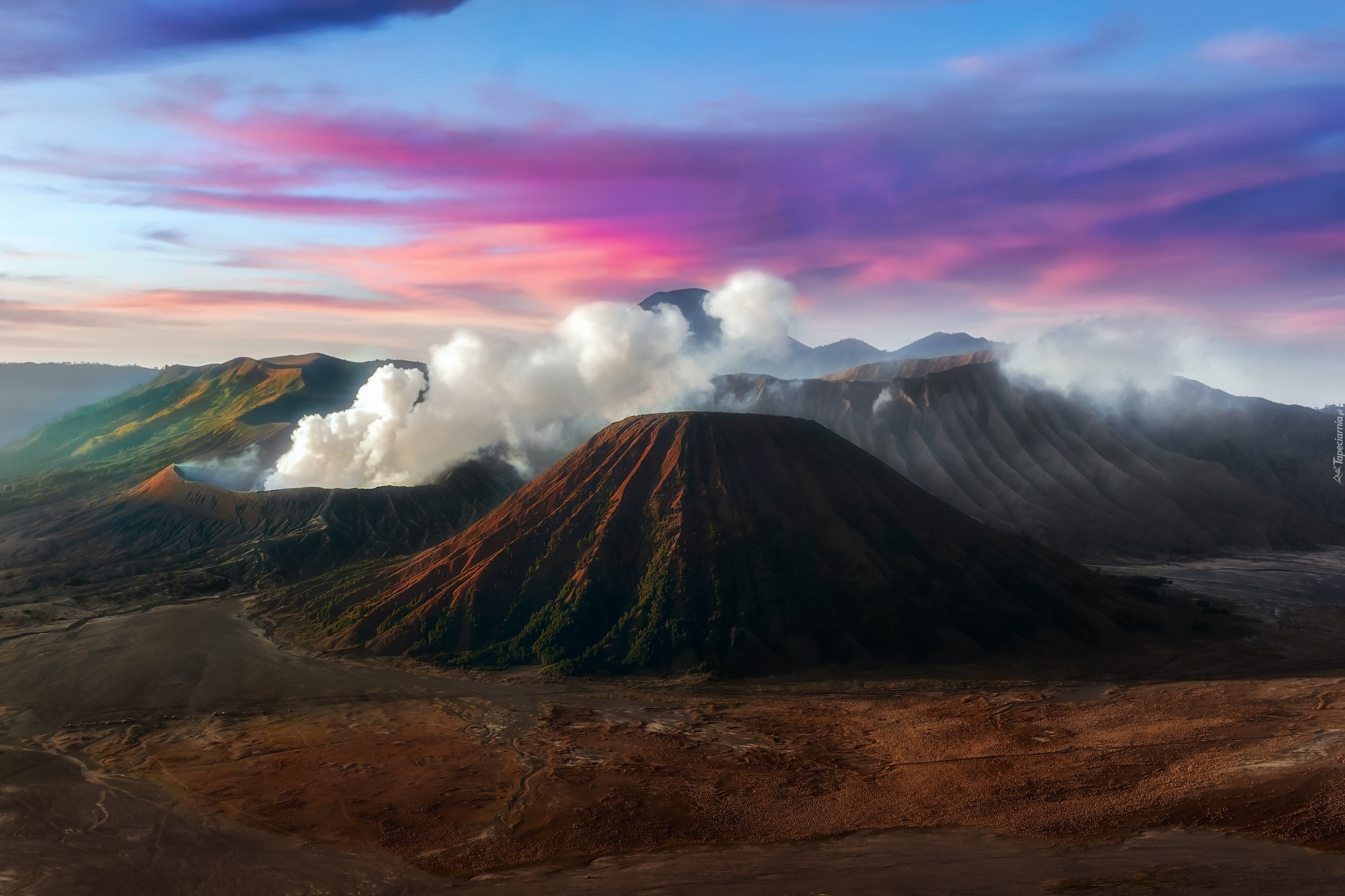 Wulkan Batok, Wulkan Bromo, Kaldera Tennger, Jawa, Indonezja, Wulkany, Dym, Chmury
