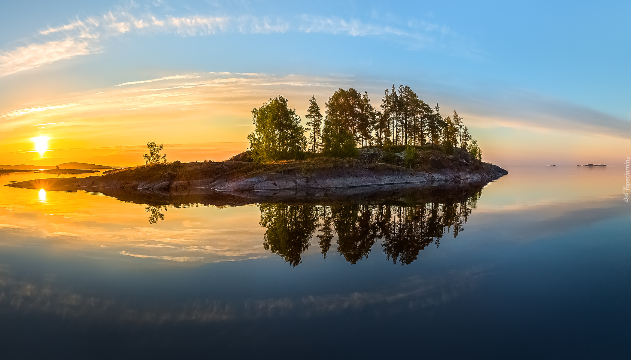 Jezioro Ładoda, Wysepka, Drzewa, Wschód słońca, Karelia, Rosja