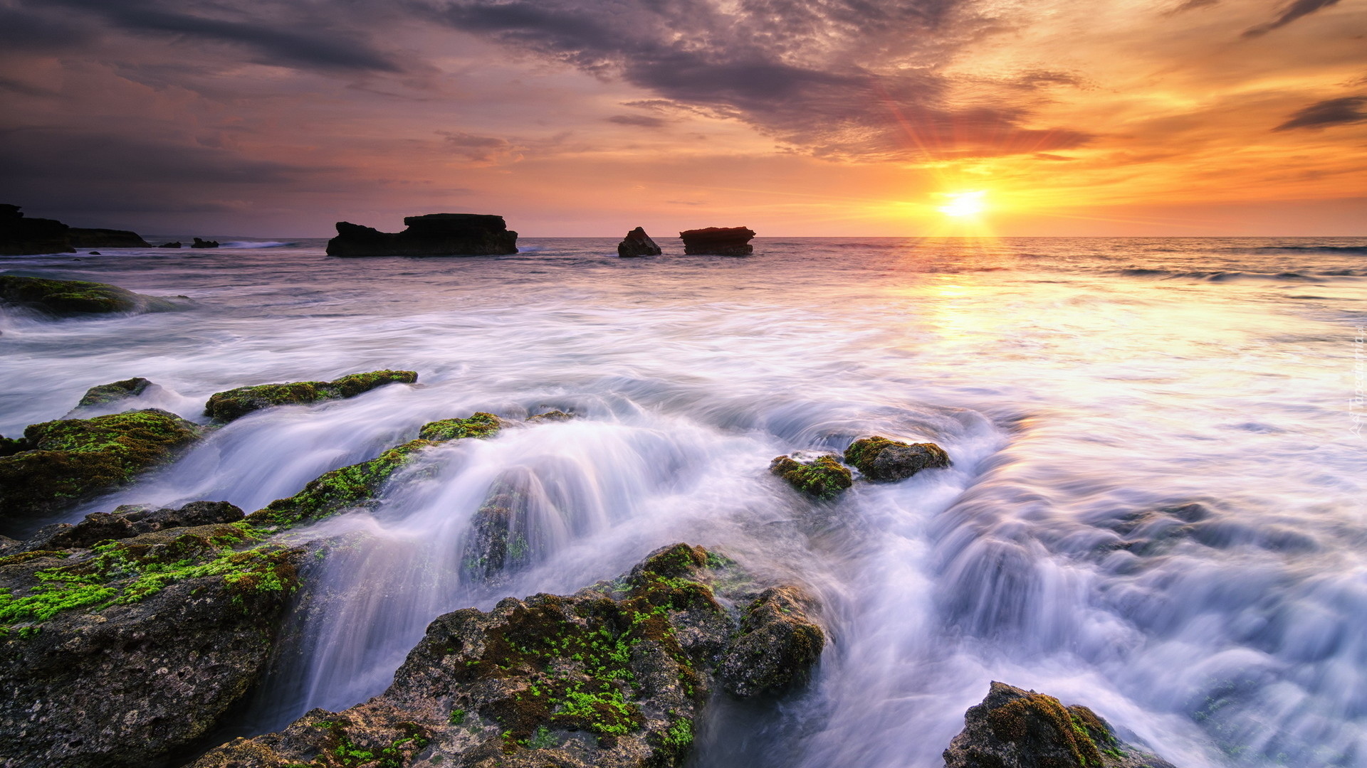 Indonezja, Wyspa Bali, Morze, Skały, Zachód słońca, Chmury
