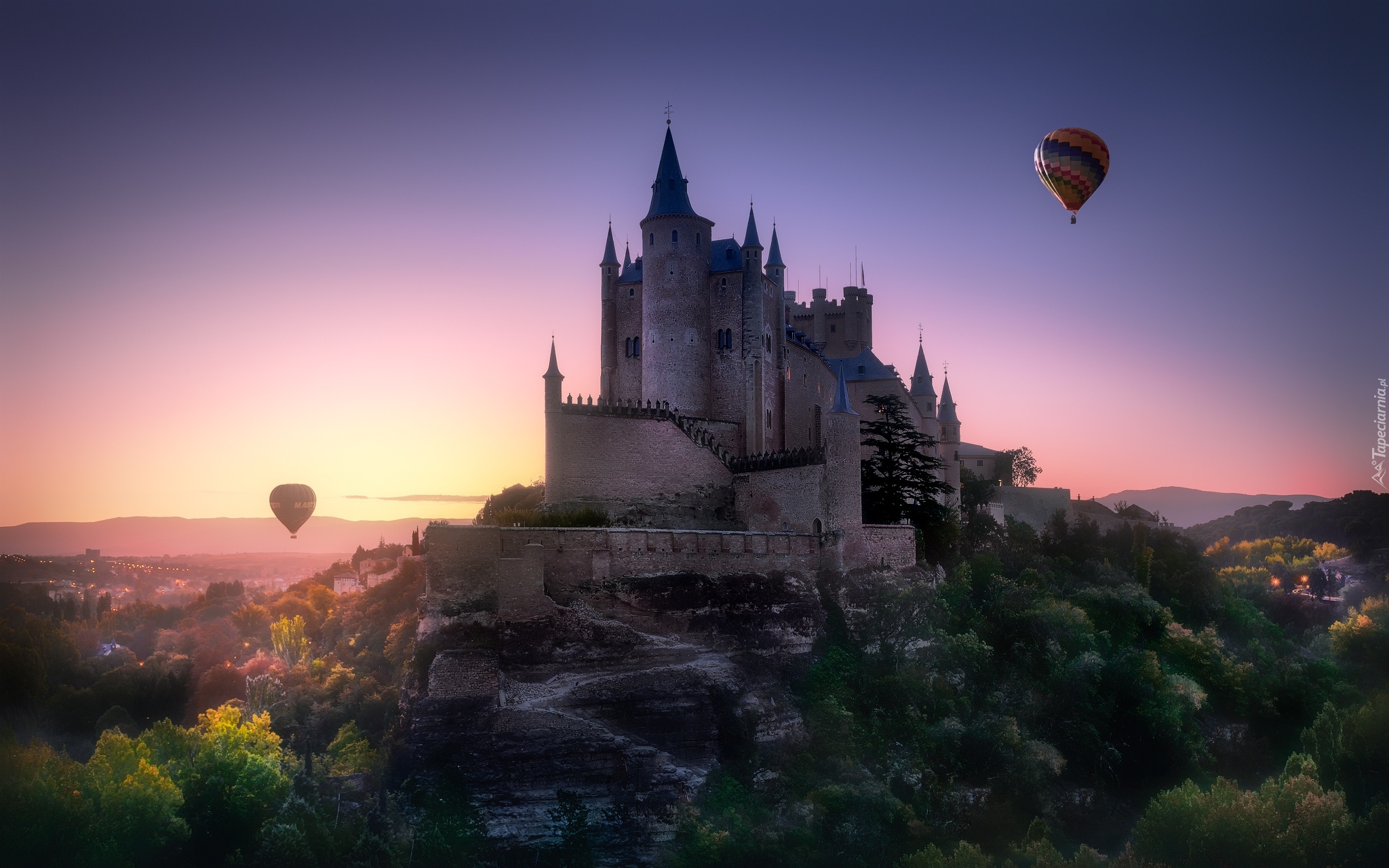 Zamek Alcazar w Segowii, Alcázar de Segovia, Miasto Segowia, Hiszpania, Balony, Wschód Słońca