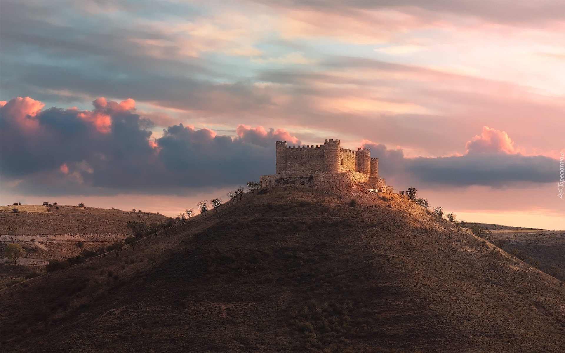 Hiszpania, Kastylia-La Mancha, Gmina Jadraque, Zamek, Castle of Jadraque, Wzgórze, Zachód słońca, Chmury