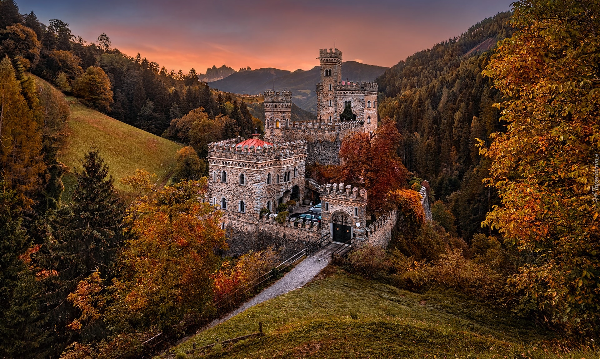 Włochy, Góry, Dolomity, Zamek Gernstein, Drzewa, Jesień, Zachód słońca