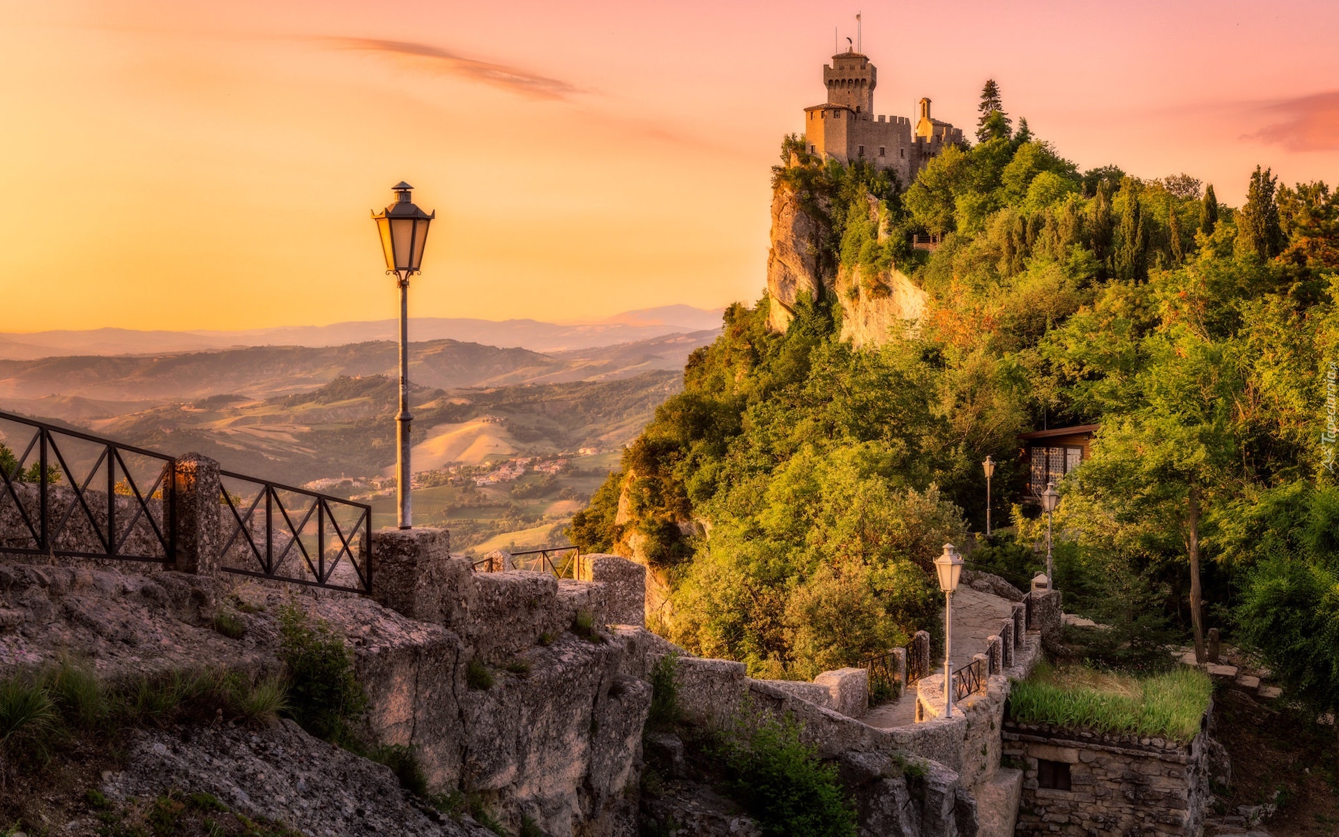 San Marino, Zamek La Rocca o Guaita, Zamek Prima Torre, Góra Monte Titano, Mury, Latarnia