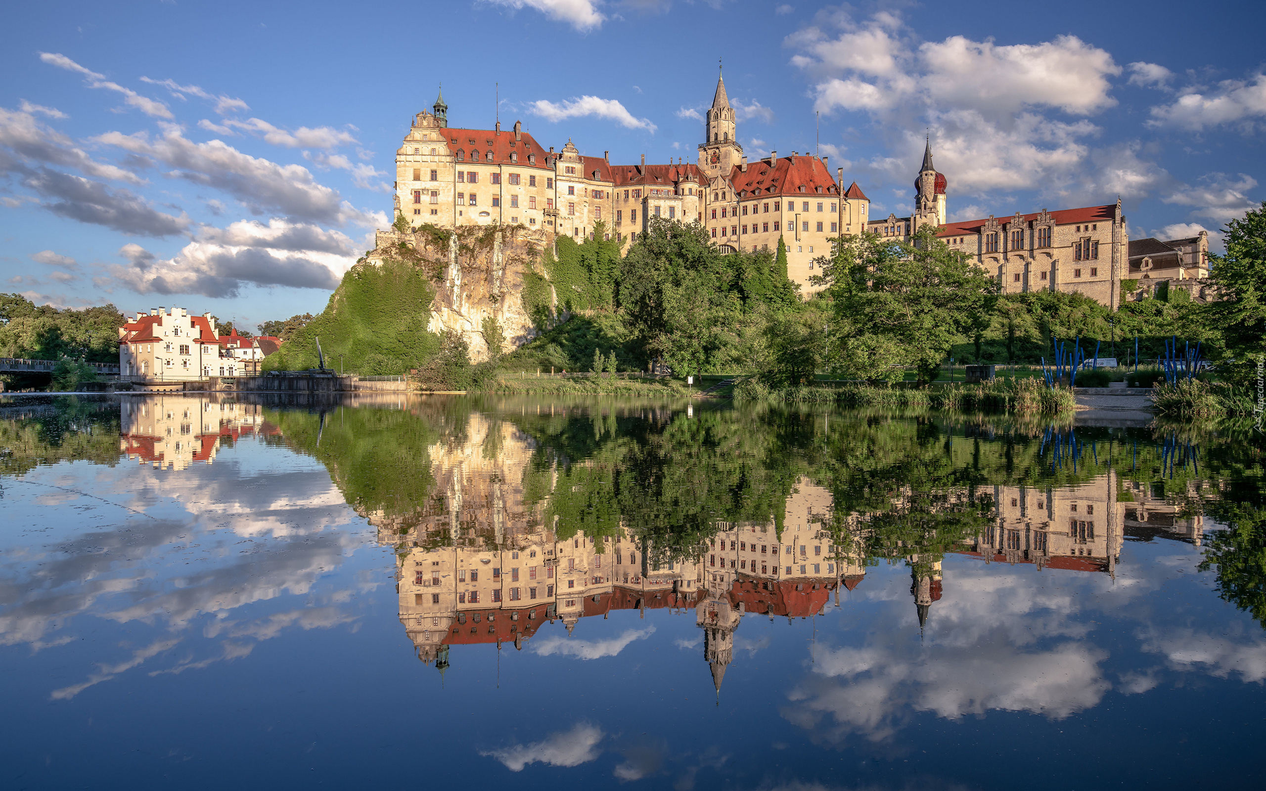 Niemcy, Zamek Sigmaringen, Niebo, Rzeka Dunaj, Obicie, Drzewa