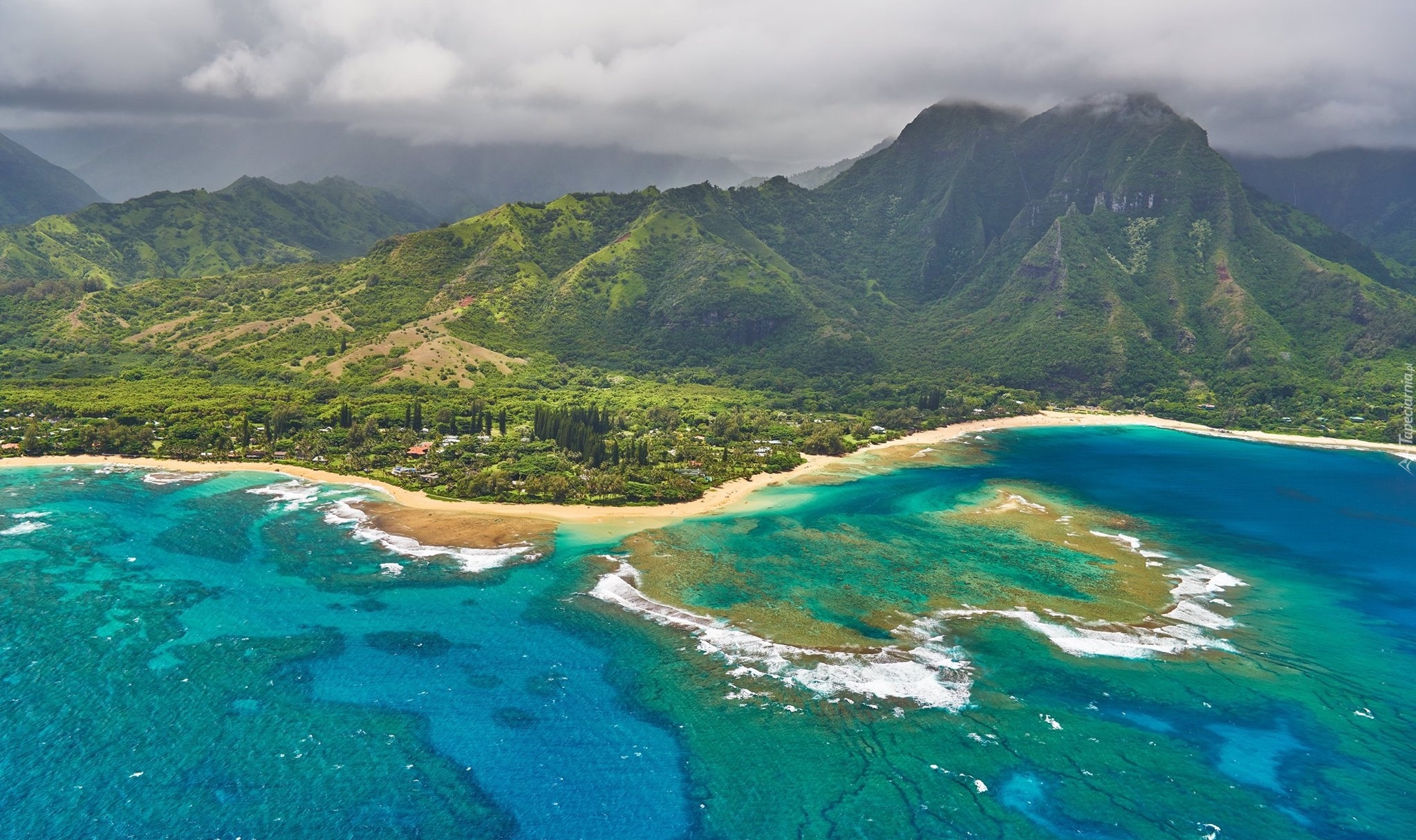 Stany Zjednoczone, Hawaje, Wyspa Kauai, Ocean, Morze, Wybrzeże, Plaża Tunnels Beach, Góry, Chmury, Drzewa