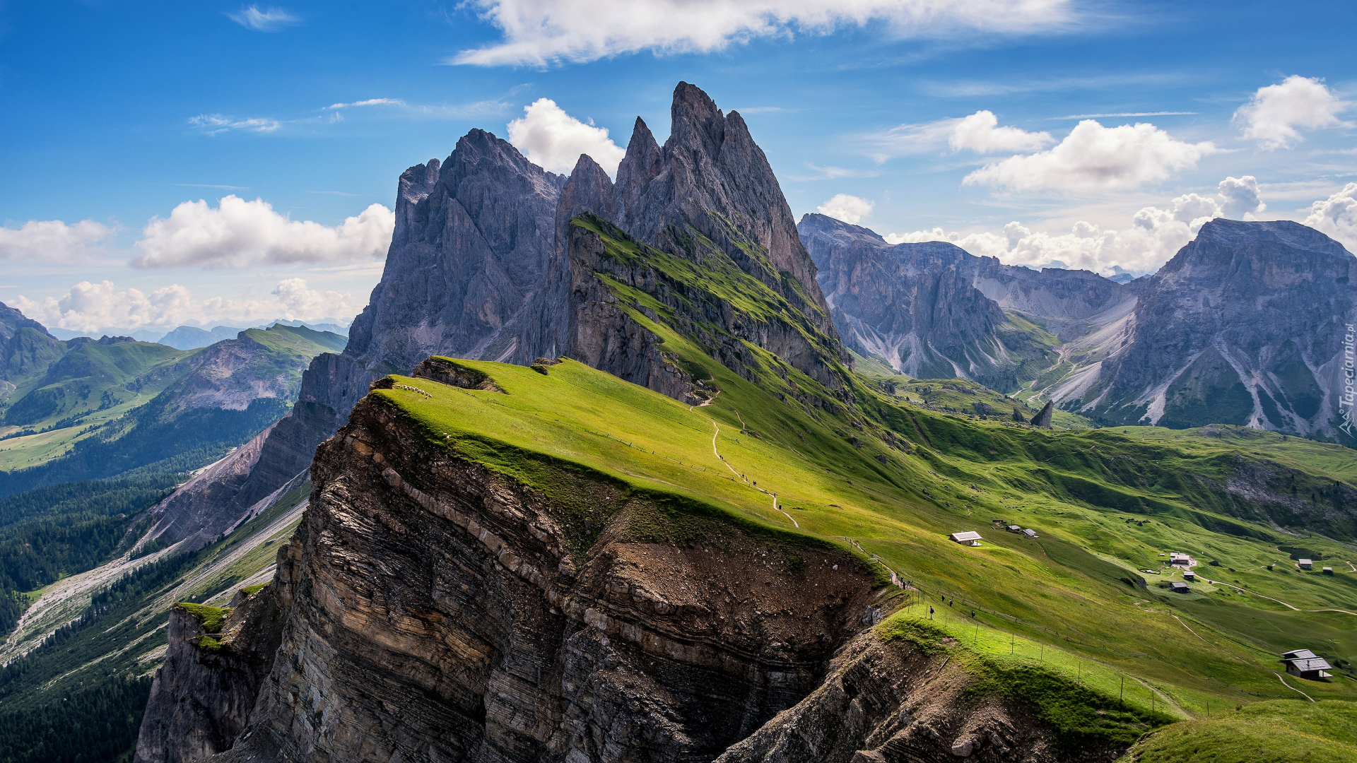 Góry Dolomity, Masyw Odle, Rezerwat przyrody, Puez-Geisler, Domki, Prowincja Bolzano, Włochy
