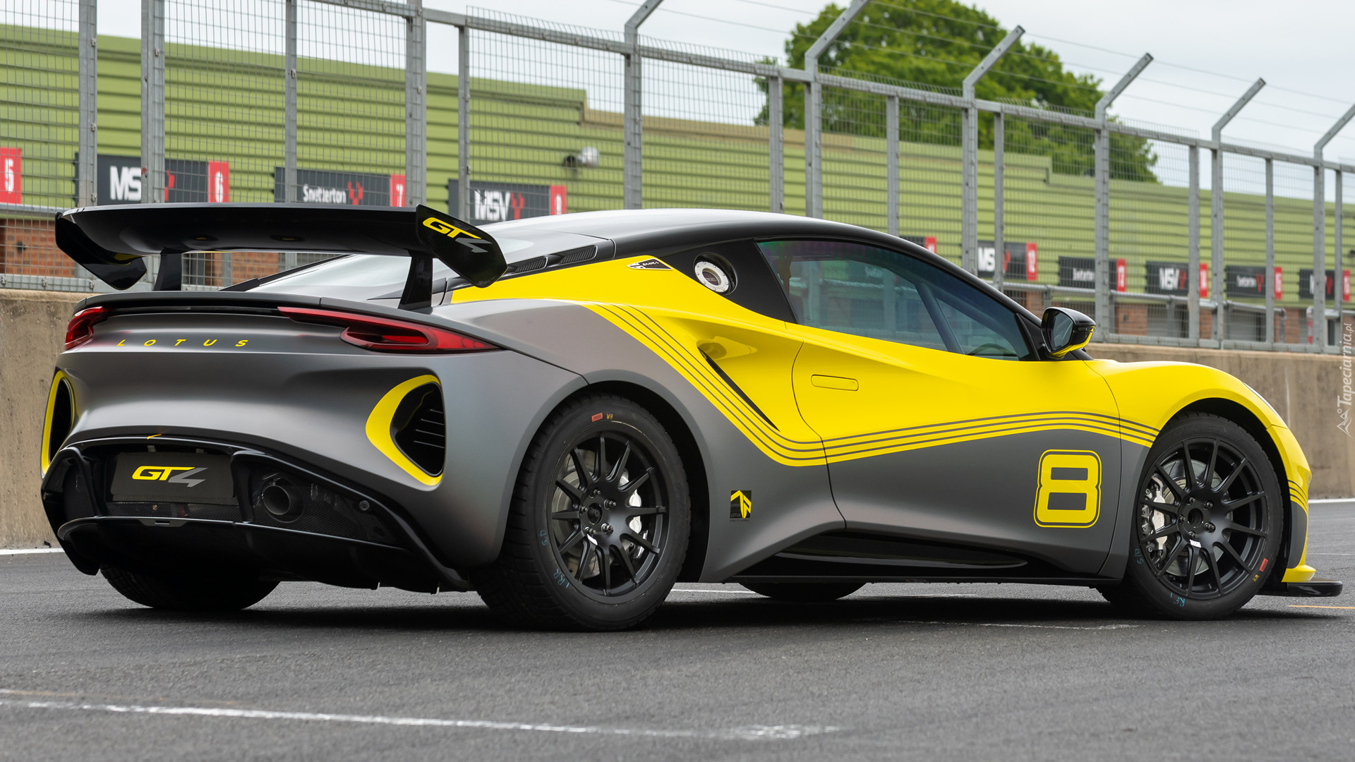 Żółto-szary, Lotus Emira GT4