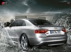 Audi S5, Woda